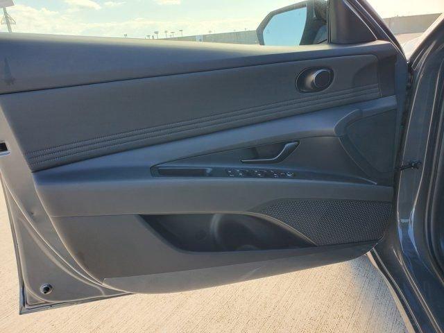 Hyundai Elantra Sel Sport Premium Fwd 4D Sedan - Thumbnail 13