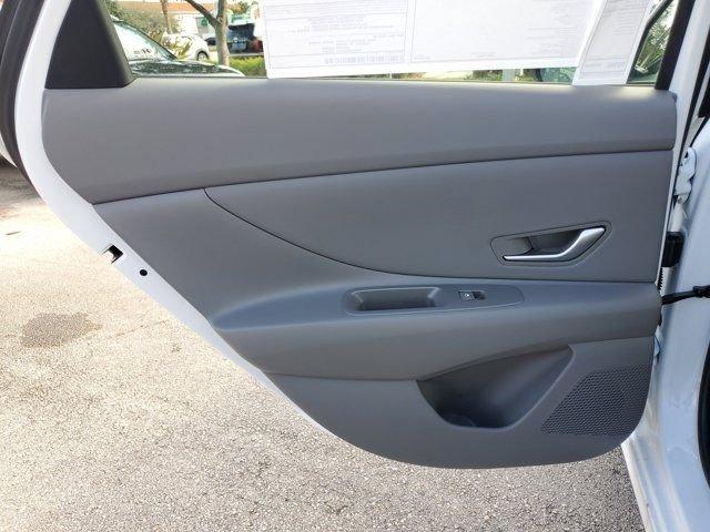 Hyundai Elantra Sel Sport Premium Fwd 4D Sedan - Thumbnail 9