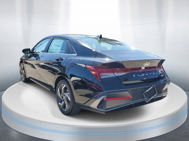 Hyundai Elantra Limited Fwd 4D Sedan - Thumbnail 4