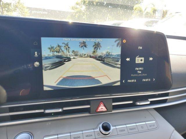 Hyundai Elantra Limited Fwd 4D Sedan - Thumbnail 16