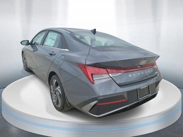 Hyundai Elantra Limited Fwd 4D Sedan - Thumbnail 5