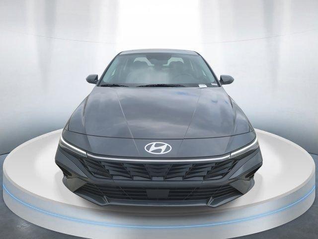Hyundai Elantra Limited Fwd 4D Sedan - Thumbnail 3