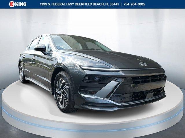 Hyundai Sonata Hybrid Blue Fwd 4D Sedan - Thumbnail 2