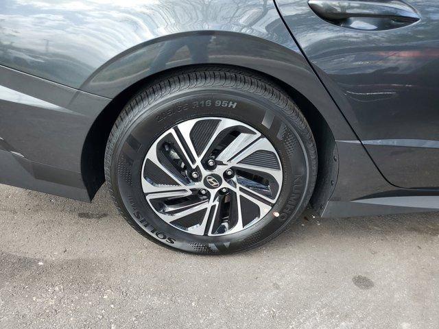 Hyundai Sonata Hybrid Blue Fwd 4D Sedan - Thumbnail 6