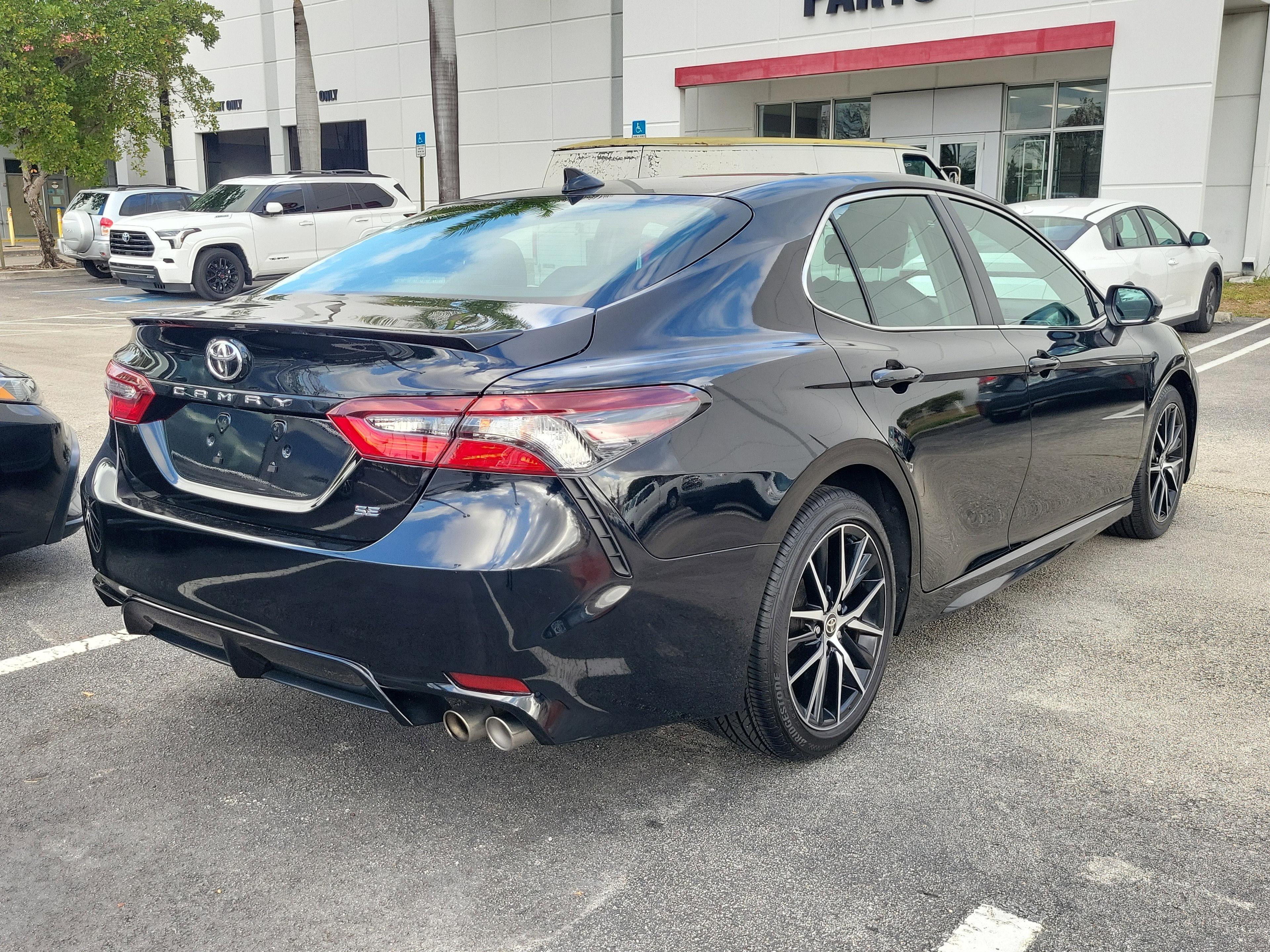 Toyota Camry Se Fwd - Thumbnail 5