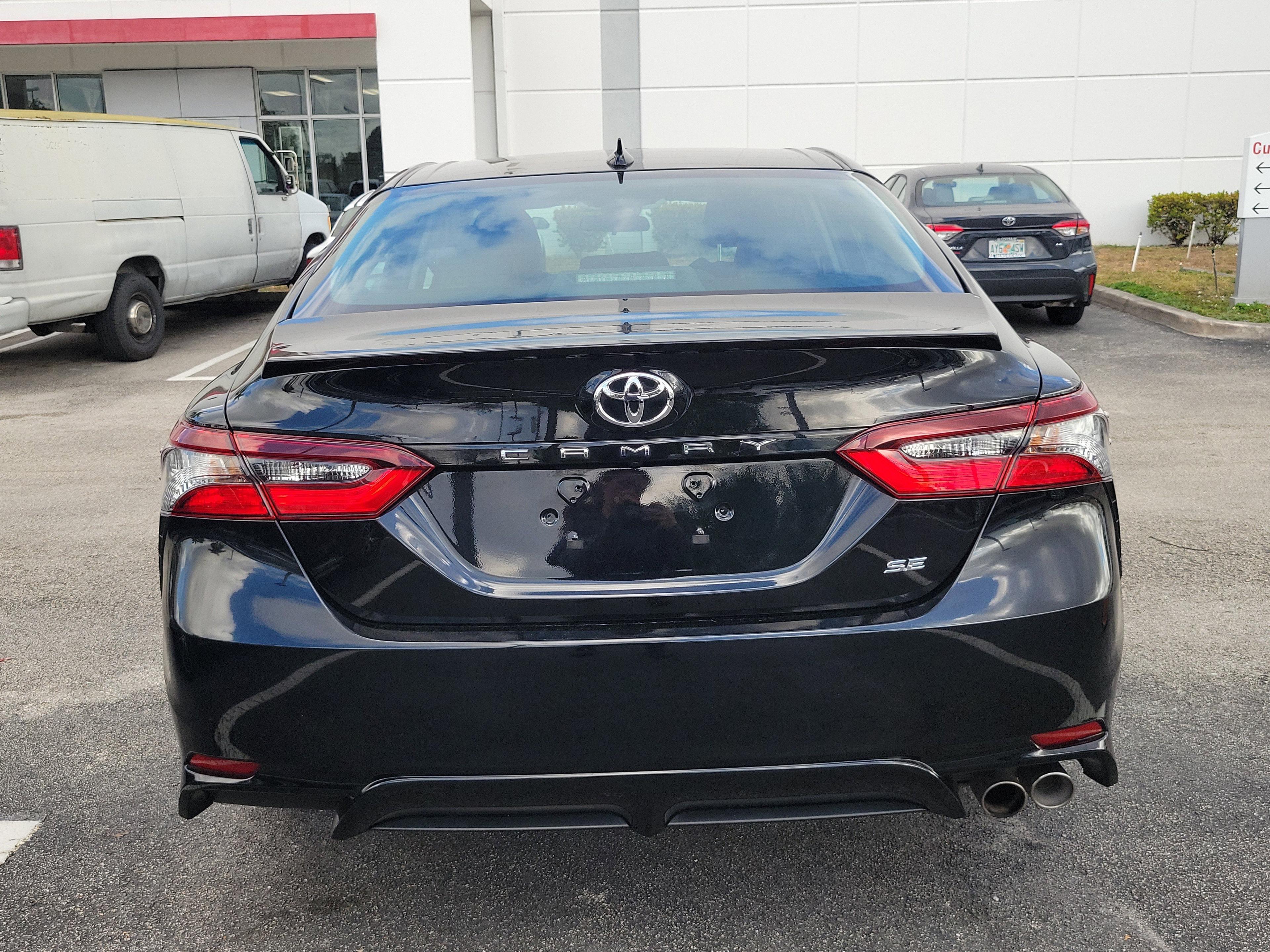 Toyota Camry Se Fwd - Thumbnail 6