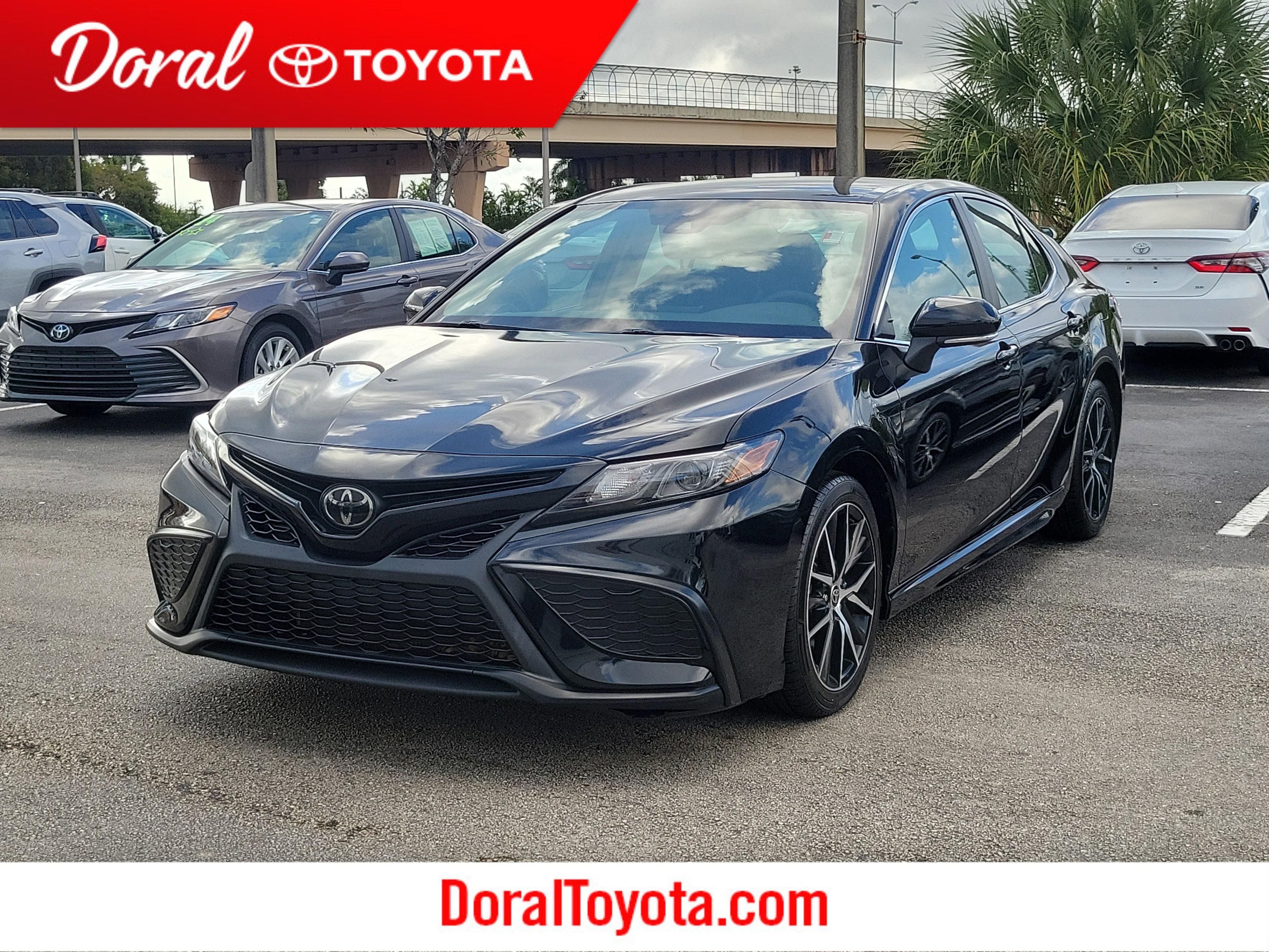 Toyota Camry Se Fwd - Thumbnail 2