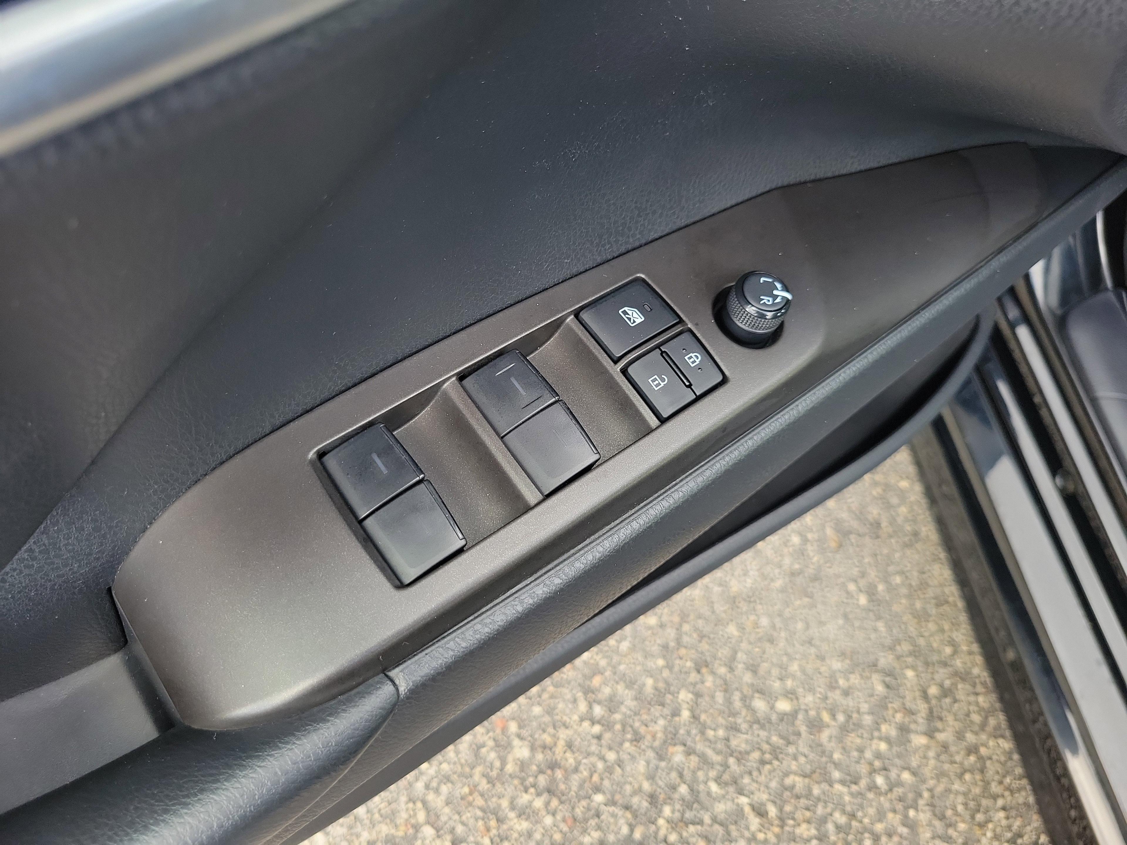 Toyota Camry Se Fwd - Thumbnail 14