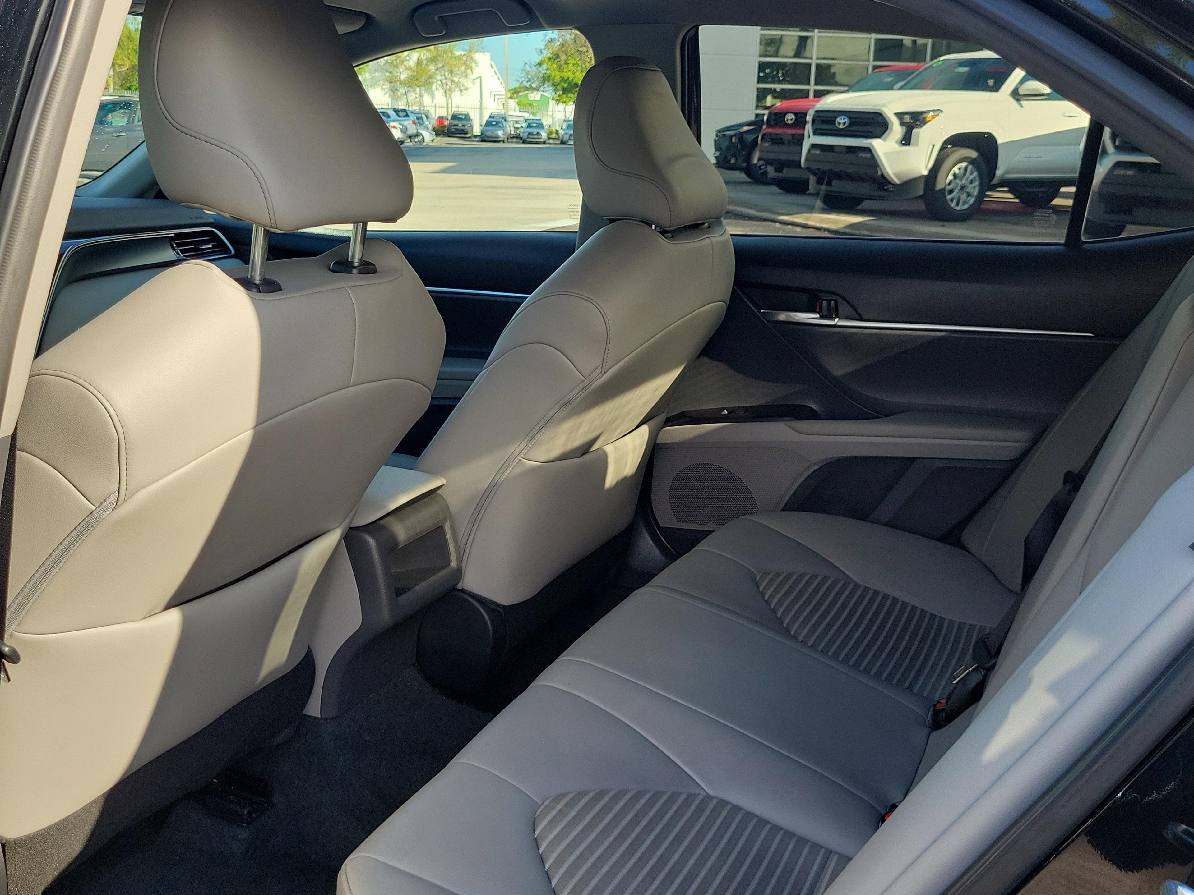 Toyota Camry Se Fwd - Thumbnail 8