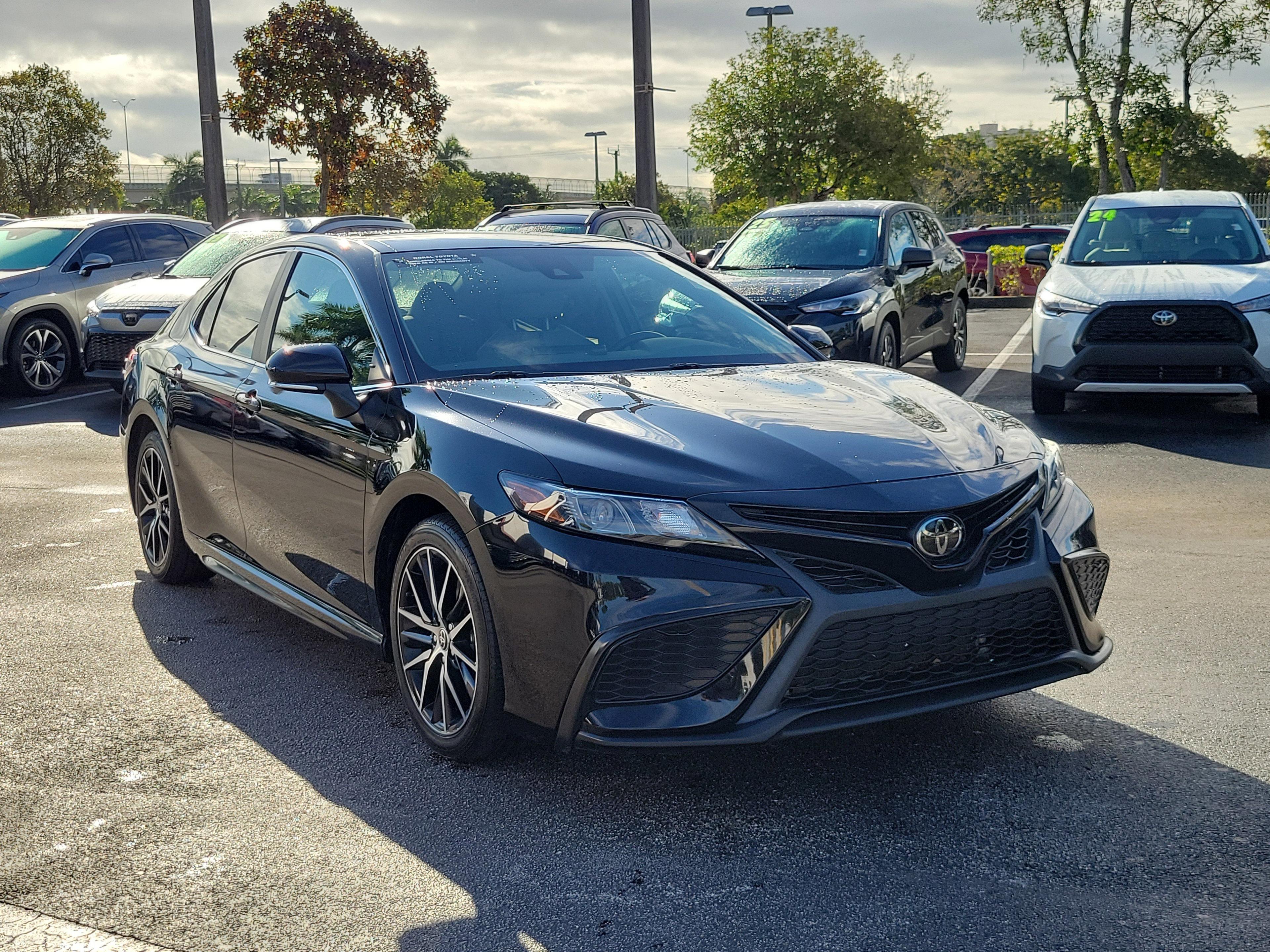 Toyota Camry Se Fwd - Thumbnail 4