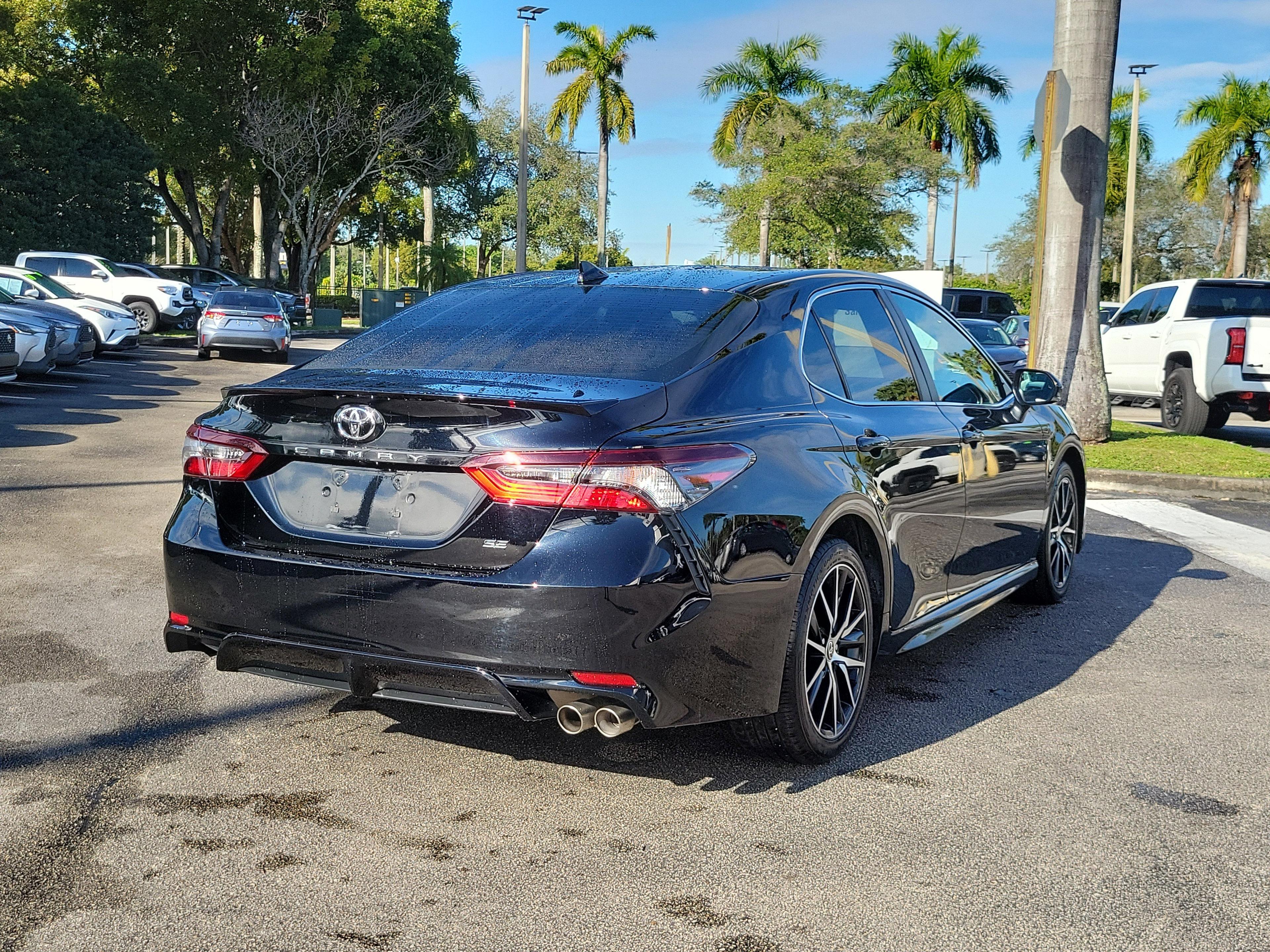 Toyota Camry Se Fwd - Thumbnail 5