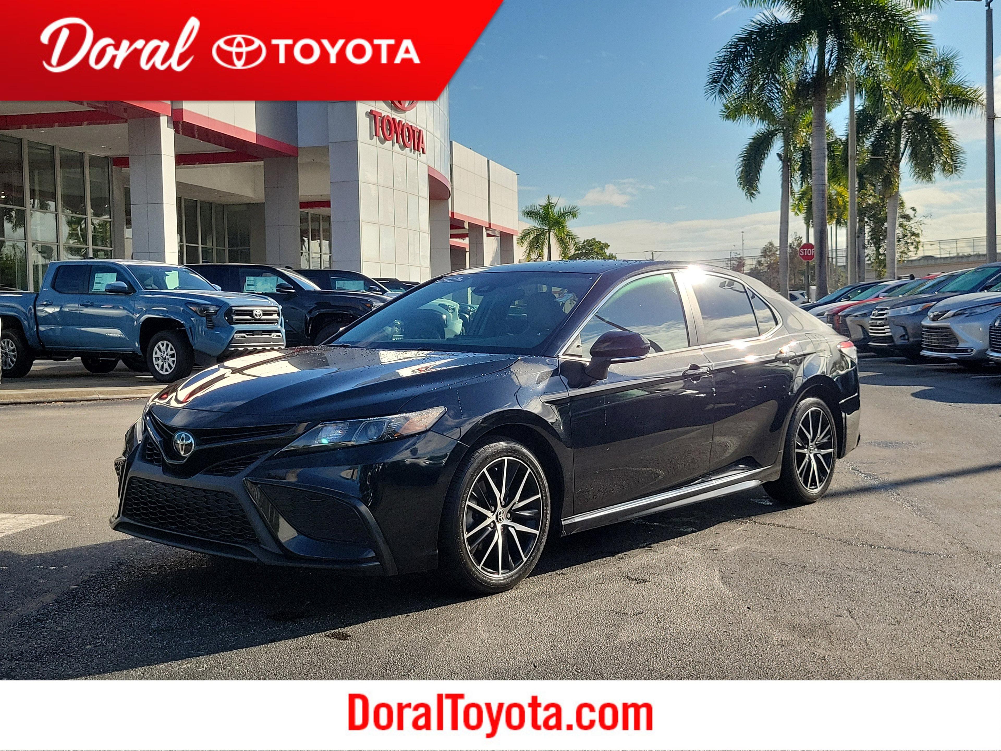 Toyota Camry Se Fwd - Thumbnail 2