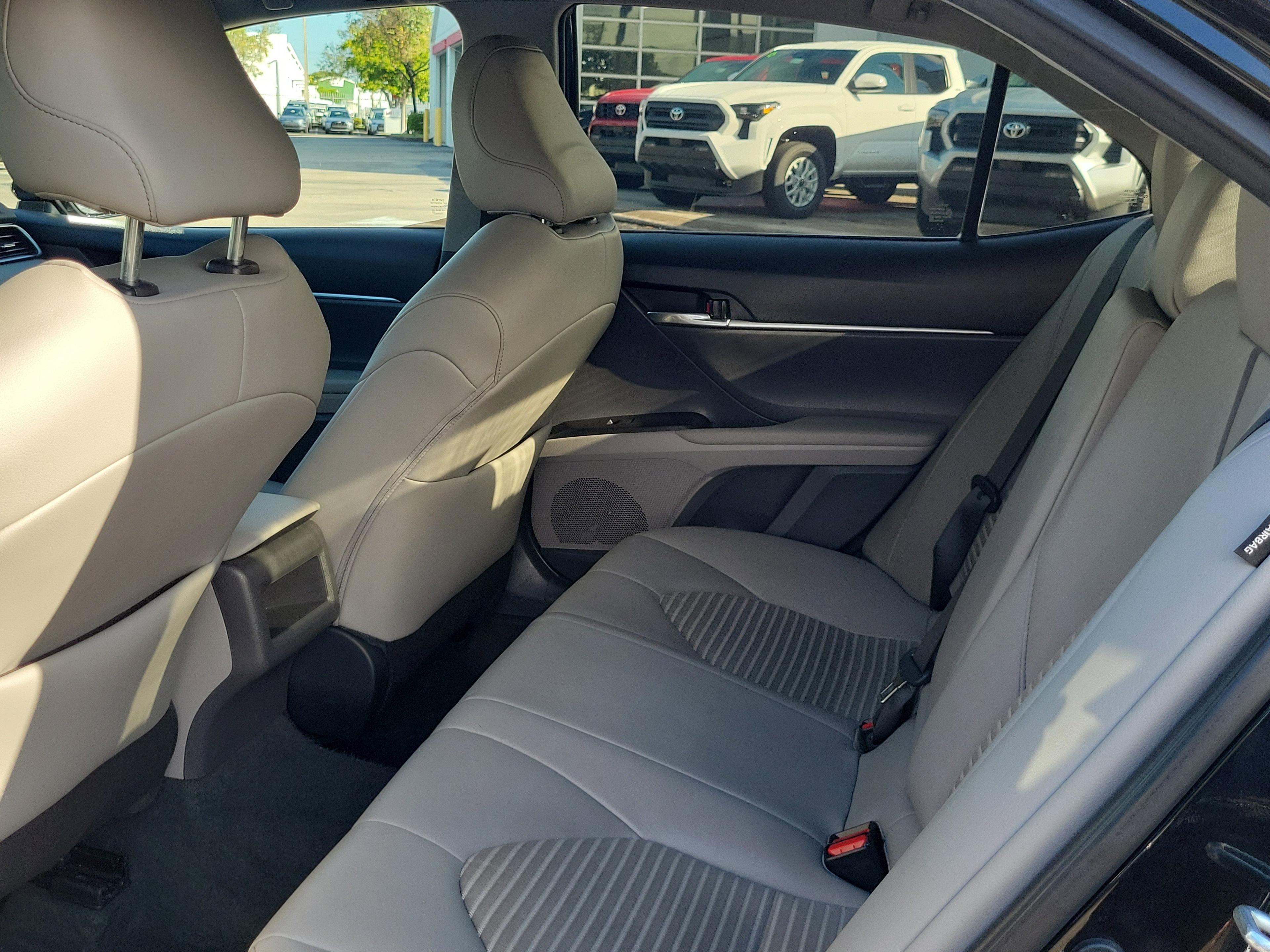 Toyota Camry Se Fwd - Thumbnail 9