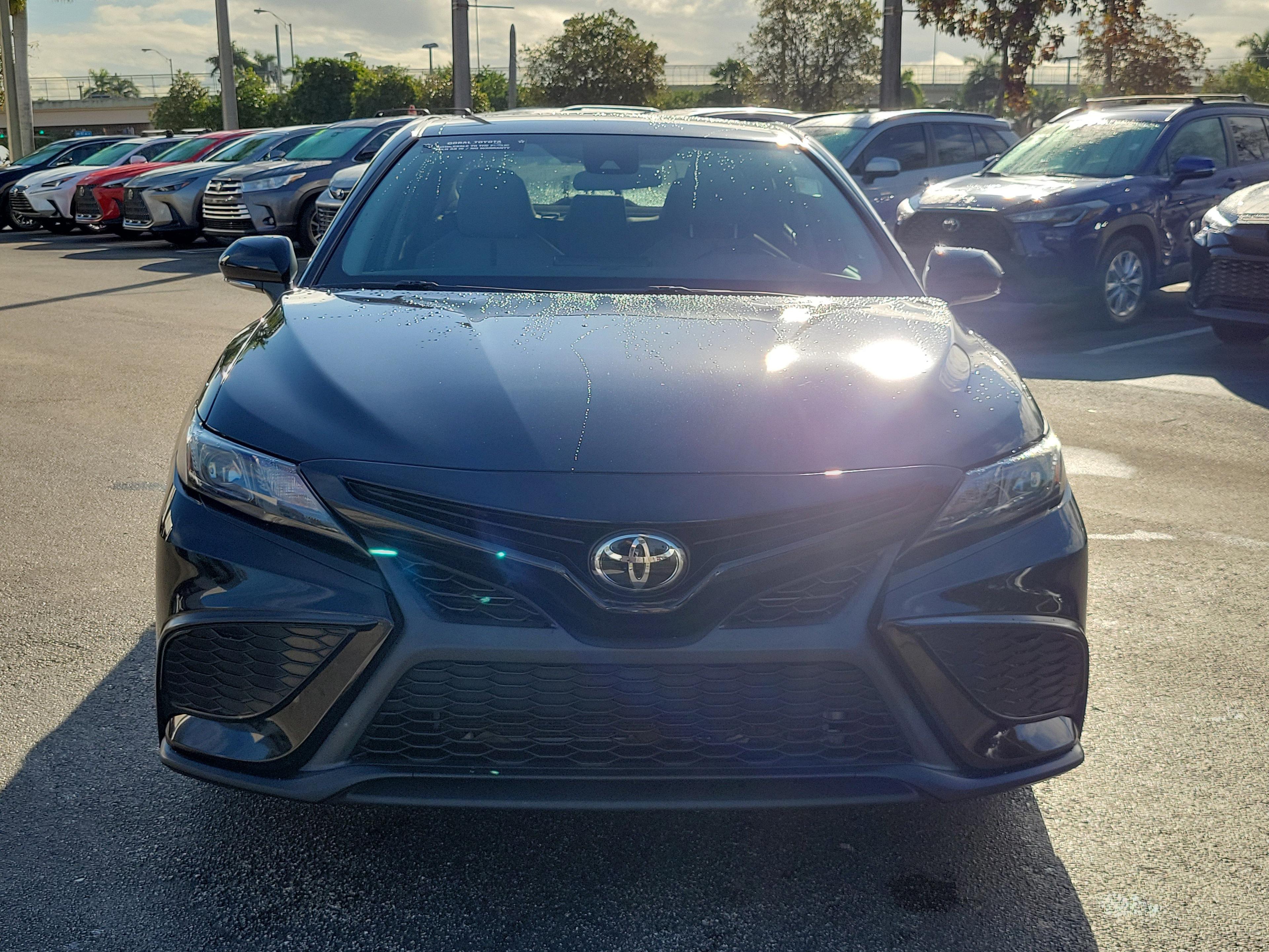 Toyota Camry Se Fwd - Thumbnail 3