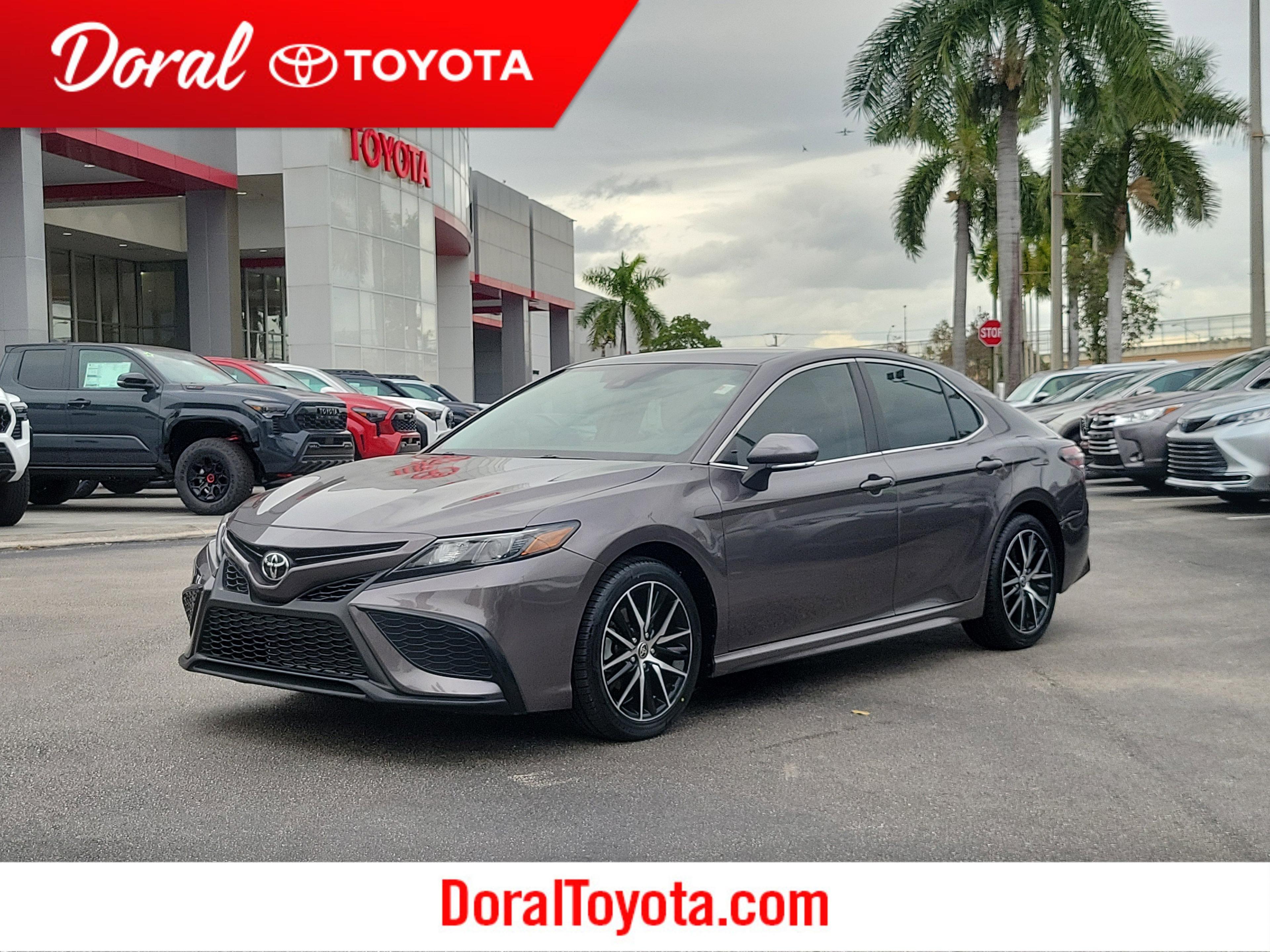 Toyota Camry Se Fwd - Thumbnail 2