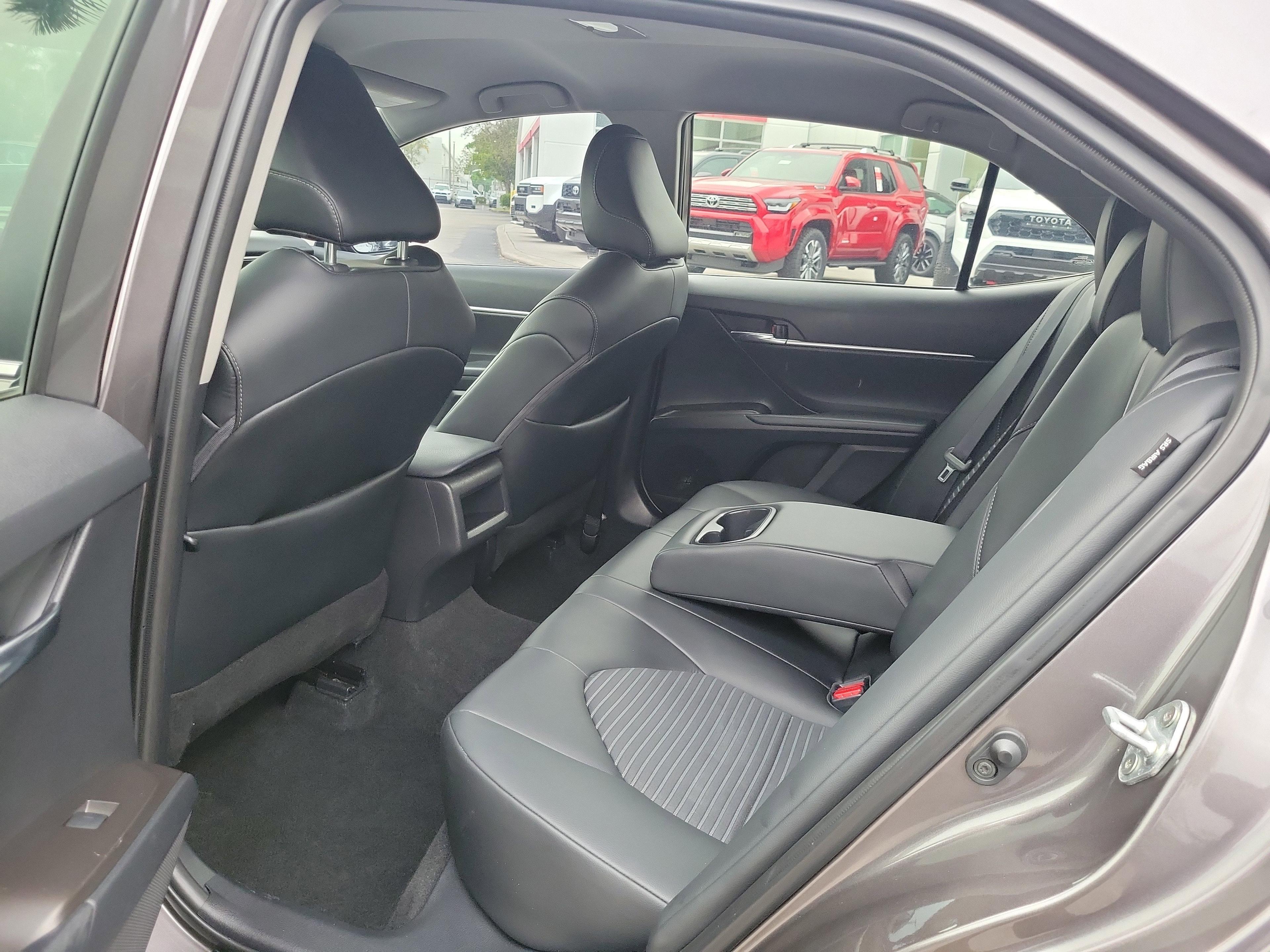 Toyota Camry Se Fwd - Thumbnail 9