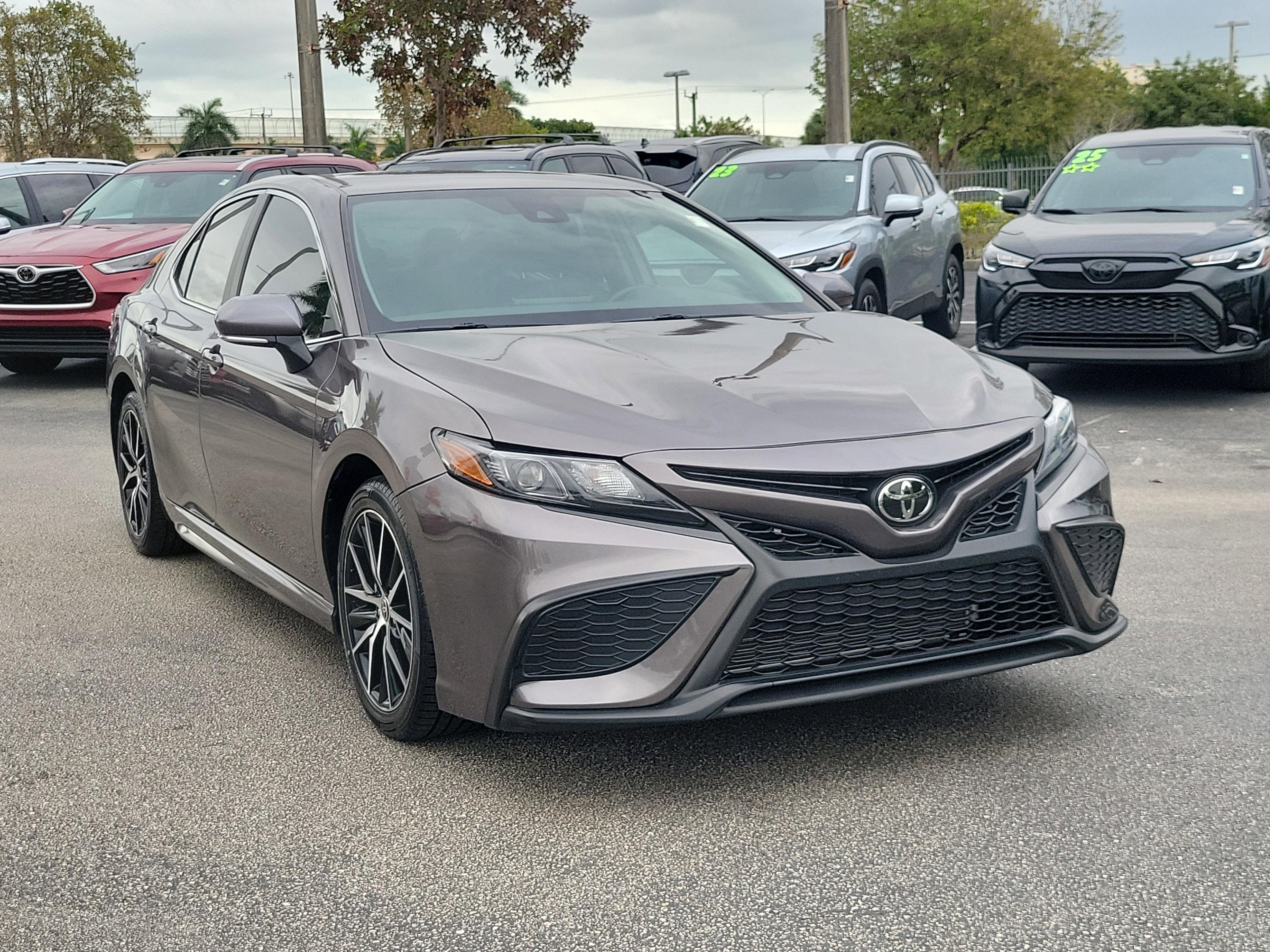 Toyota Camry Se Fwd - Thumbnail 5