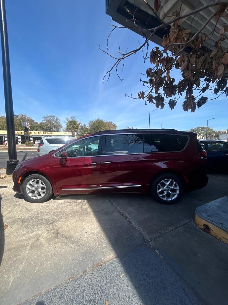 Chrysler Pacificatouring-L Fwd - View 1