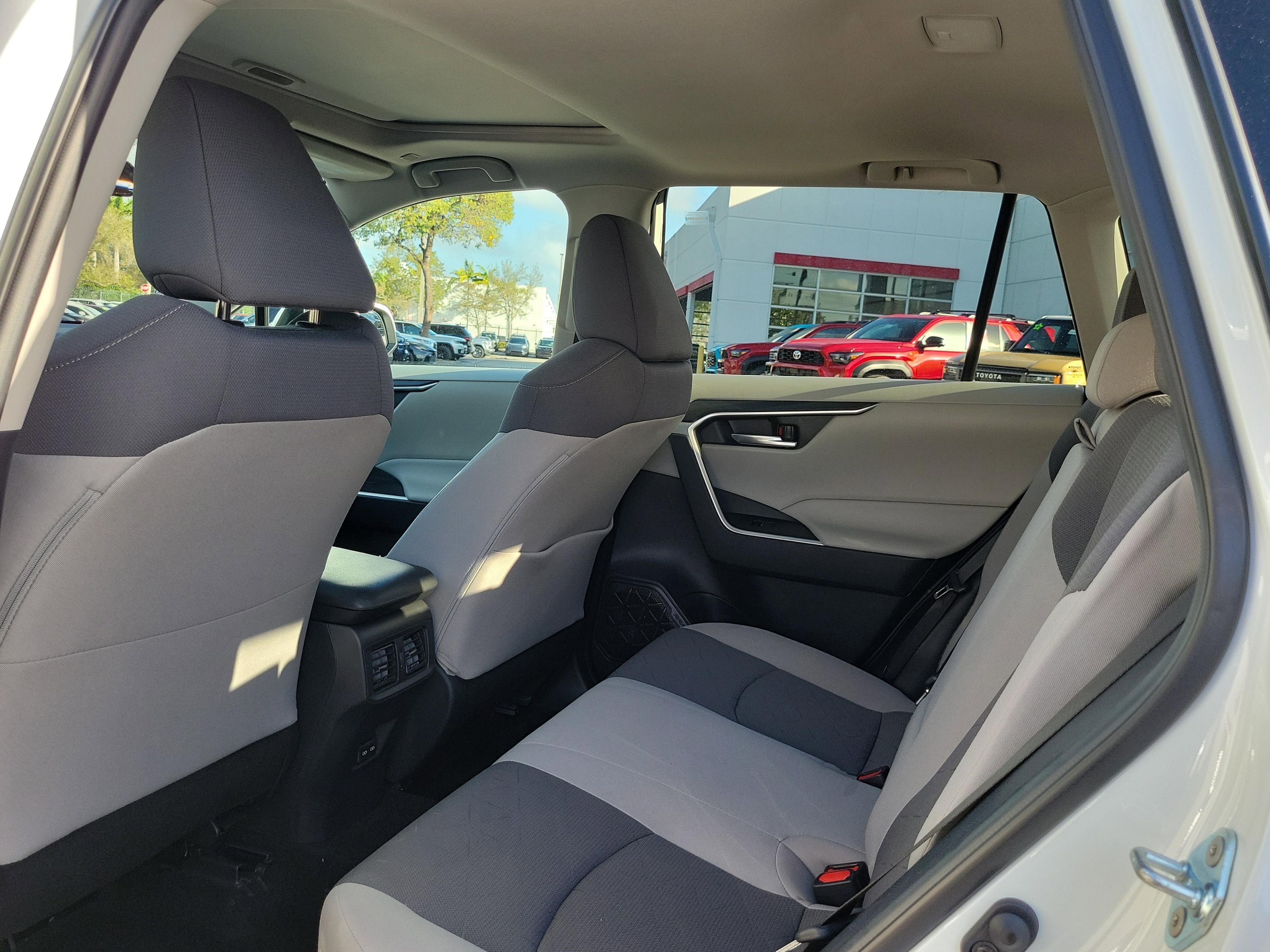 Toyota Rav4 Xle Fwd - Thumbnail 11