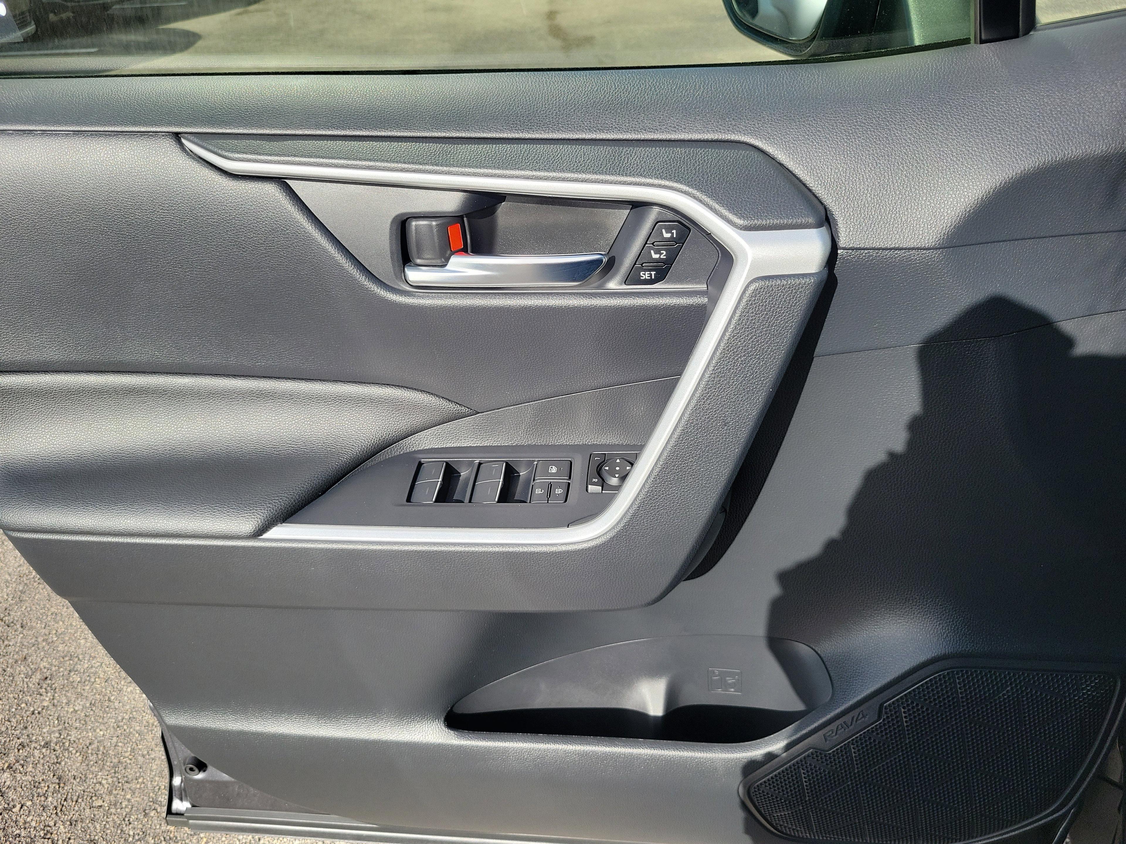 Toyota Rav4 Hybrid Xle Premium Awd - Thumbnail 13