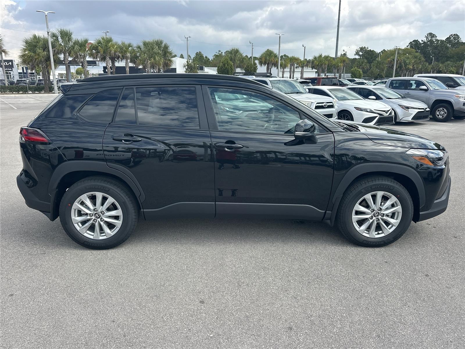 Toyota Corolla Cross Le - Thumbnail 4