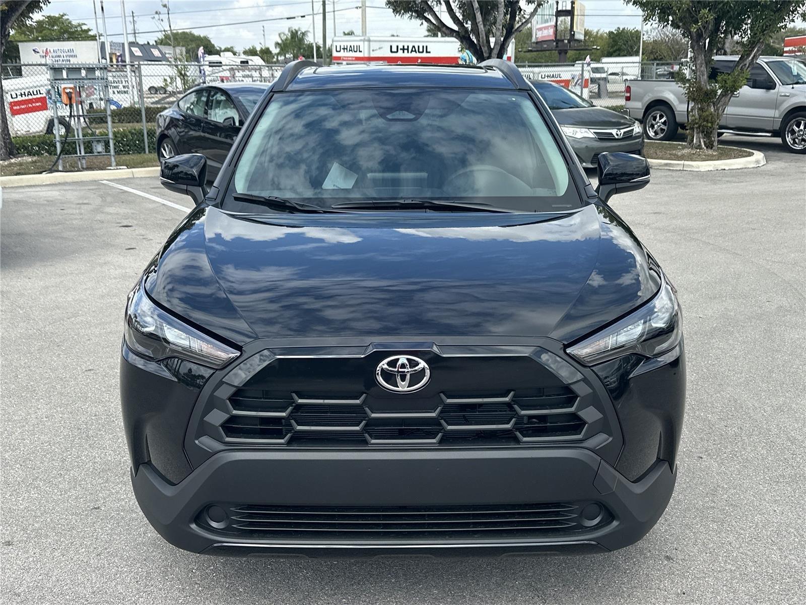 Toyota Corolla Cross Le - Thumbnail 2