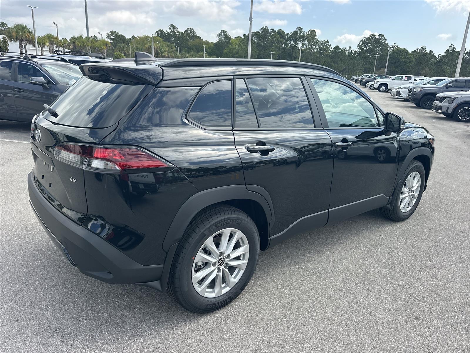 Toyota Corolla Cross Le - Thumbnail 5