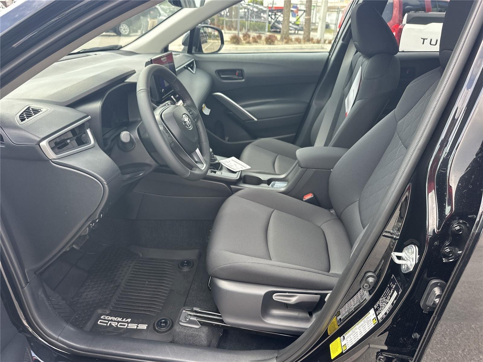 Toyota Corolla Cross Le - Thumbnail 8