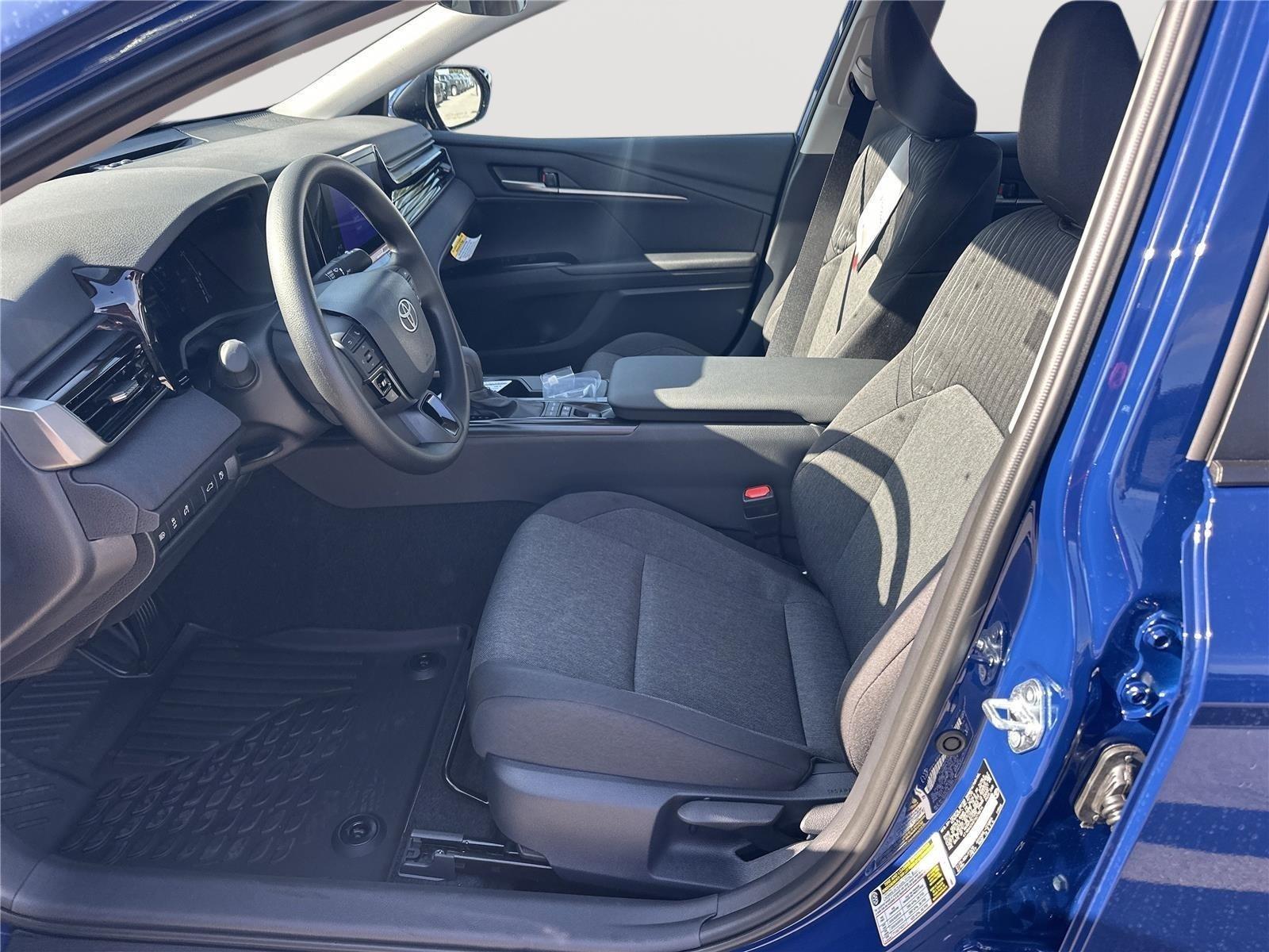 Toyota Camry Le - Thumbnail 9