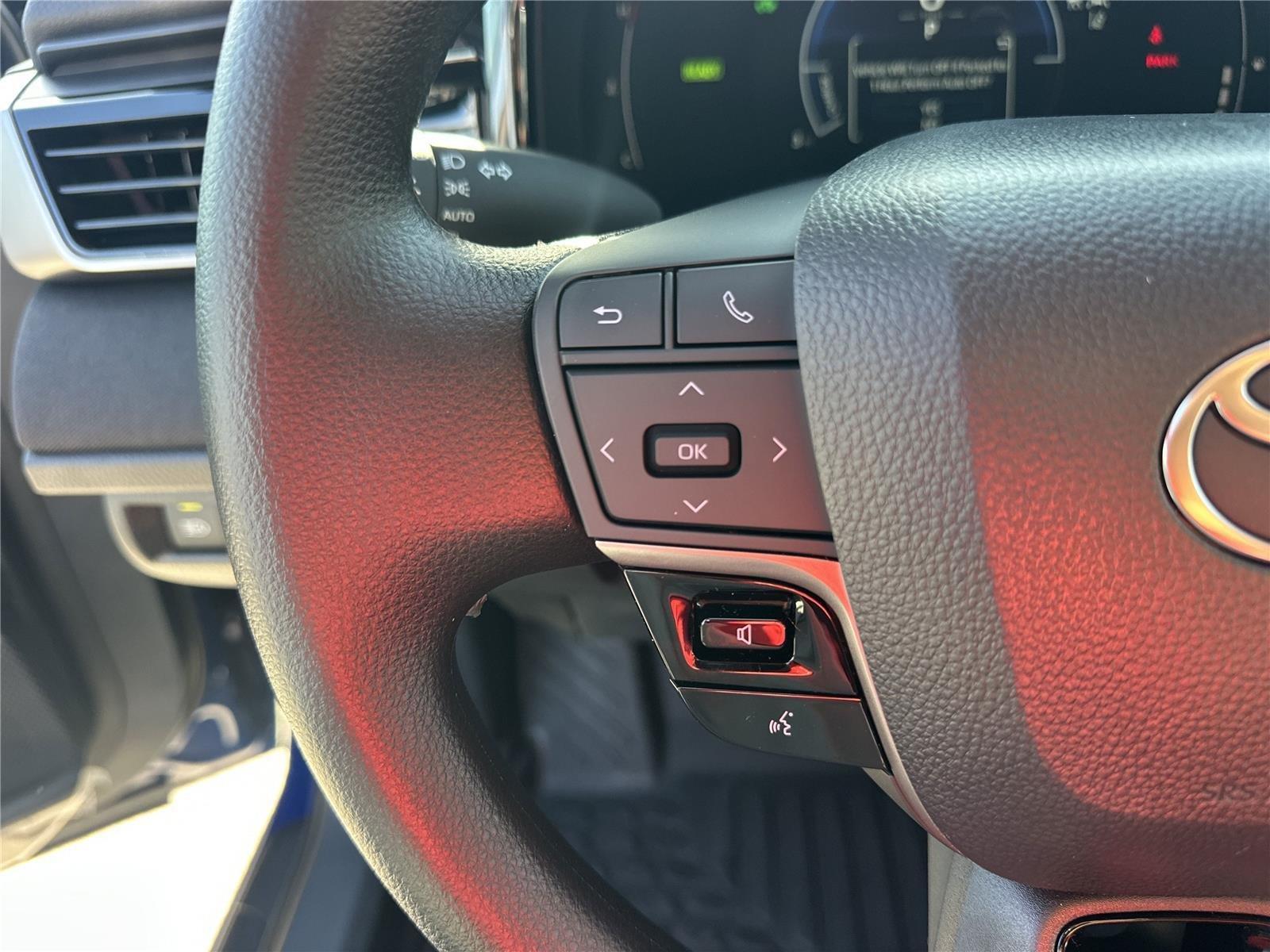 Toyota Camry Le - Thumbnail 11