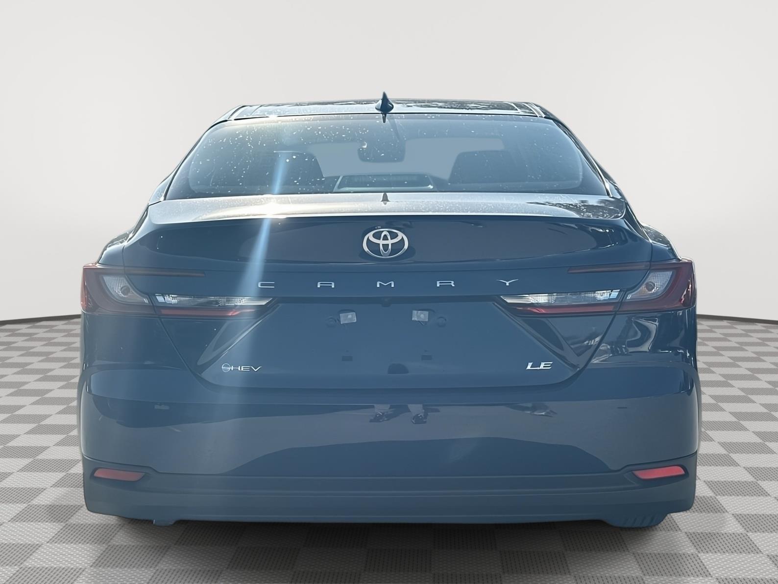 Toyota Camry Le - Thumbnail 6