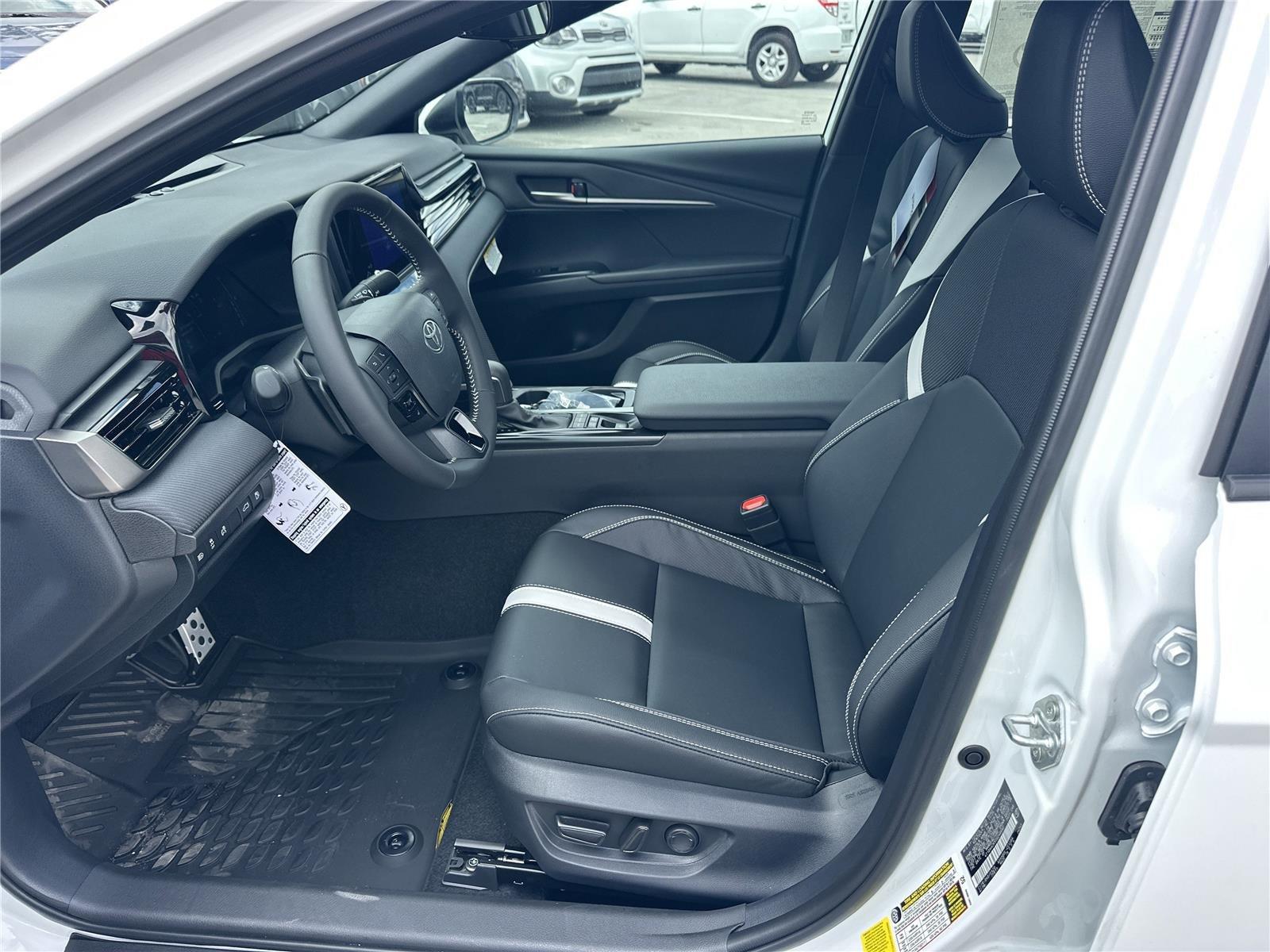 Toyota Camry Se - Thumbnail 8