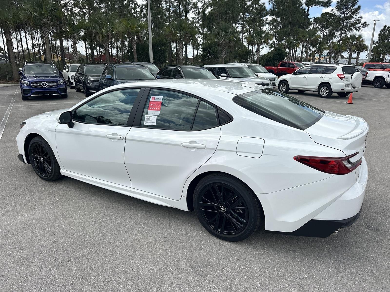 Toyota Camry Se - Thumbnail 7