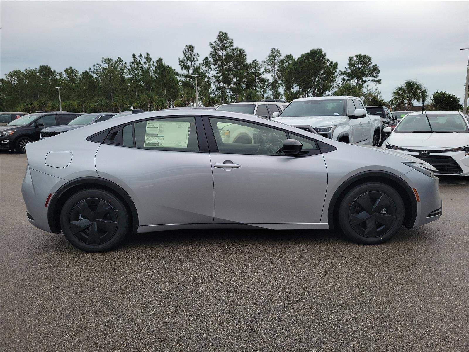 Toyota Prius Plug-In Hybrid Se - Thumbnail 4