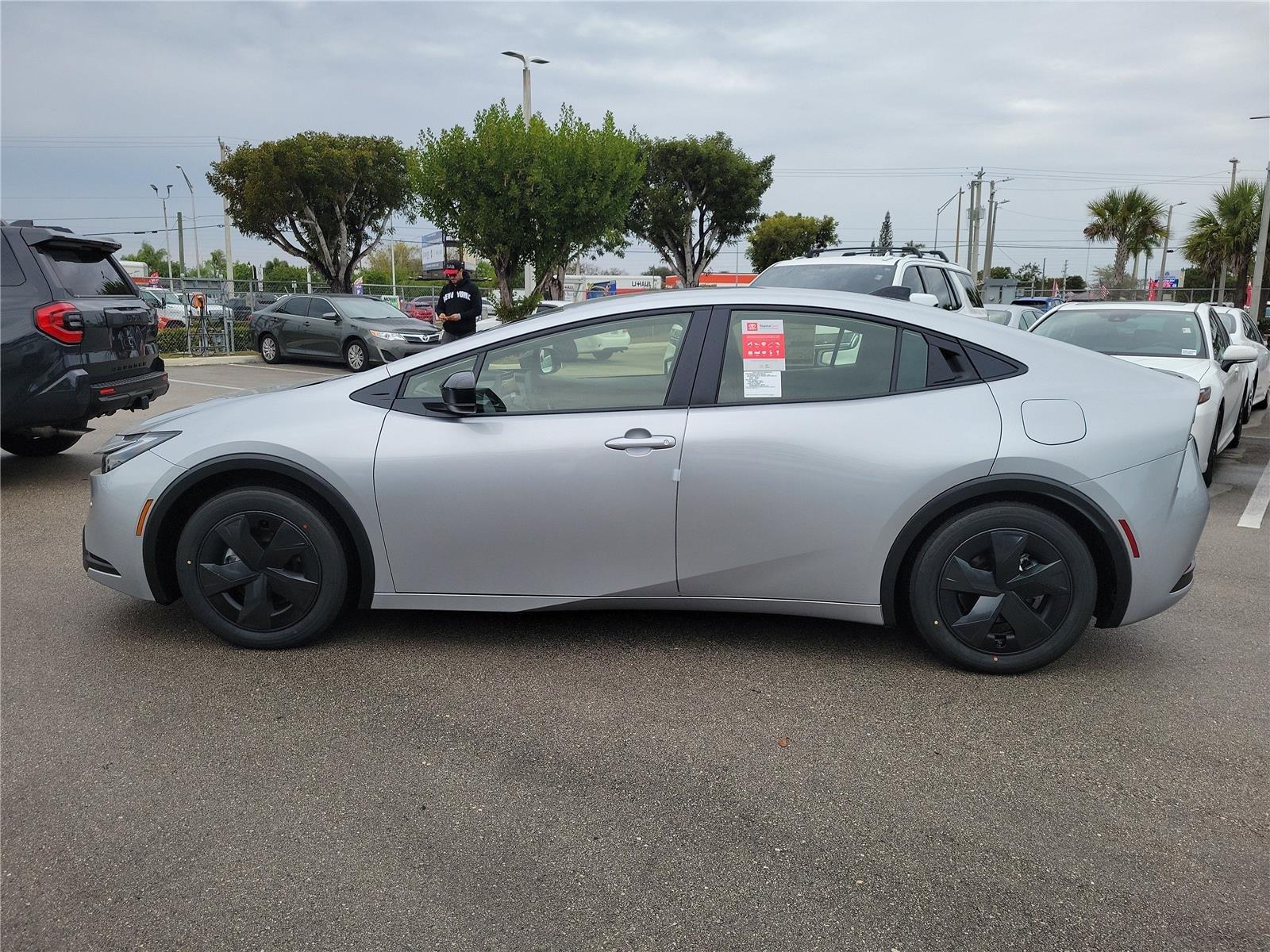 Toyota Prius Plug-In Hybrid Se - Thumbnail 8