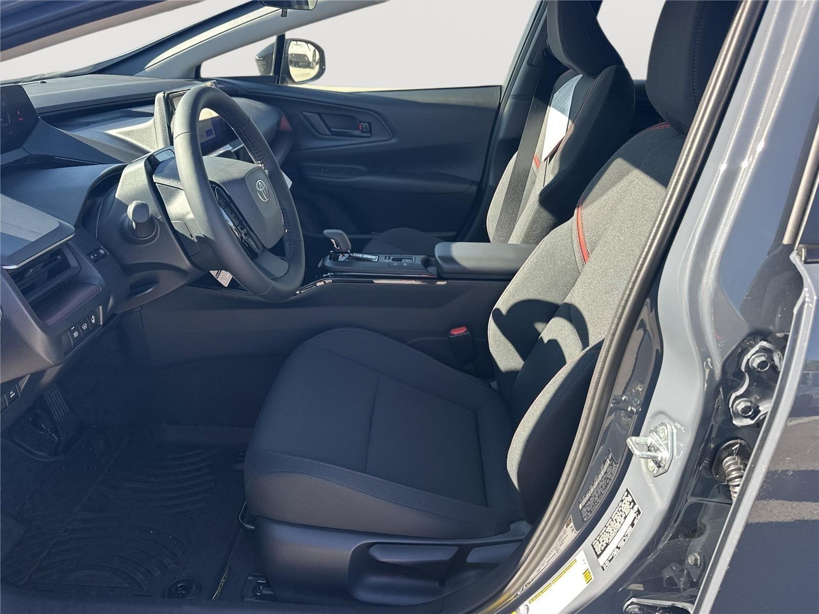 Toyota Prius Plug-In Hybrid Se - Thumbnail 8