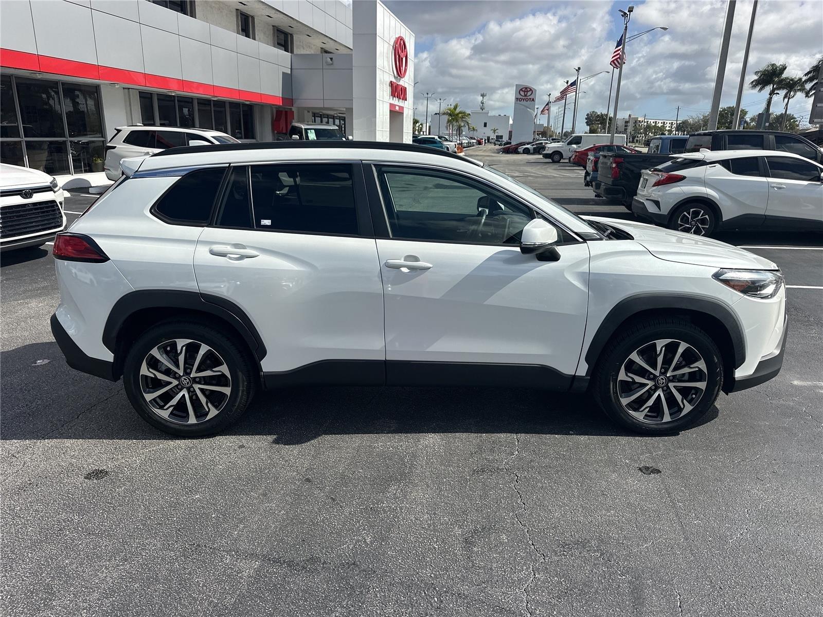 Toyota Corolla Cross Xle All Wheel Drive - Thumbnail 5