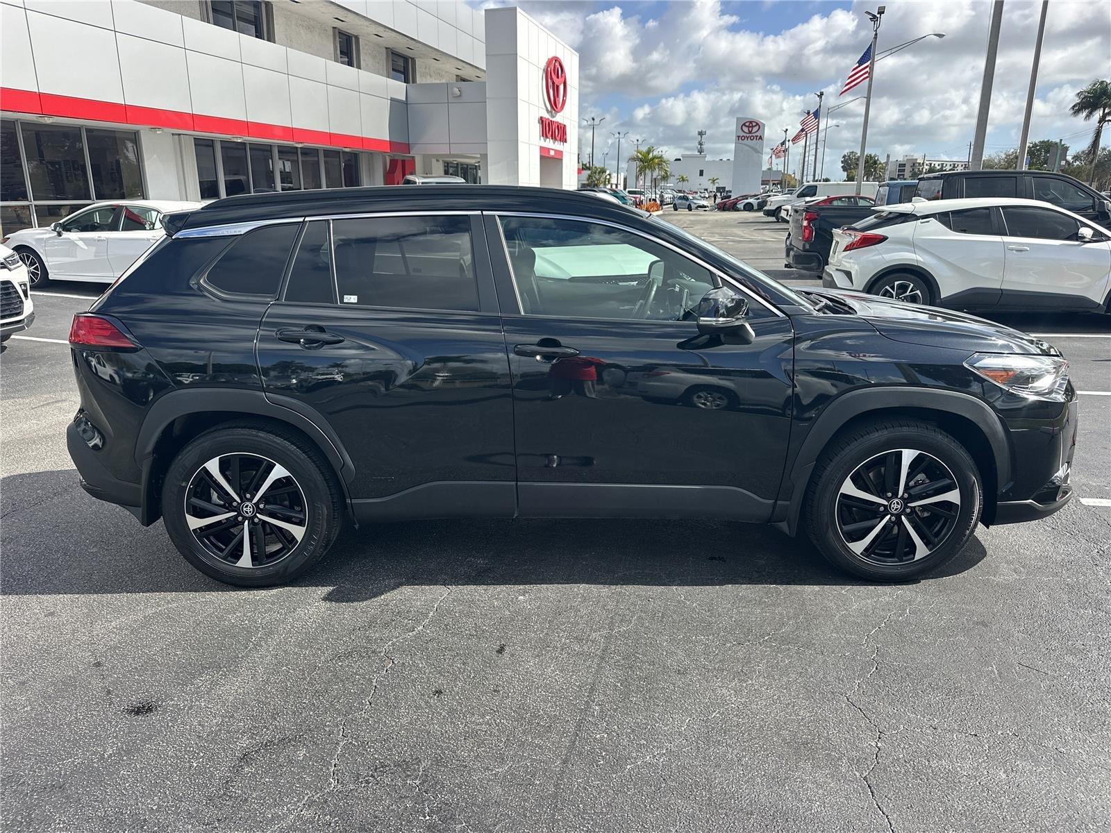 Toyota Corolla Cross Hybrid Xse All Wheel Drive - Thumbnail 5