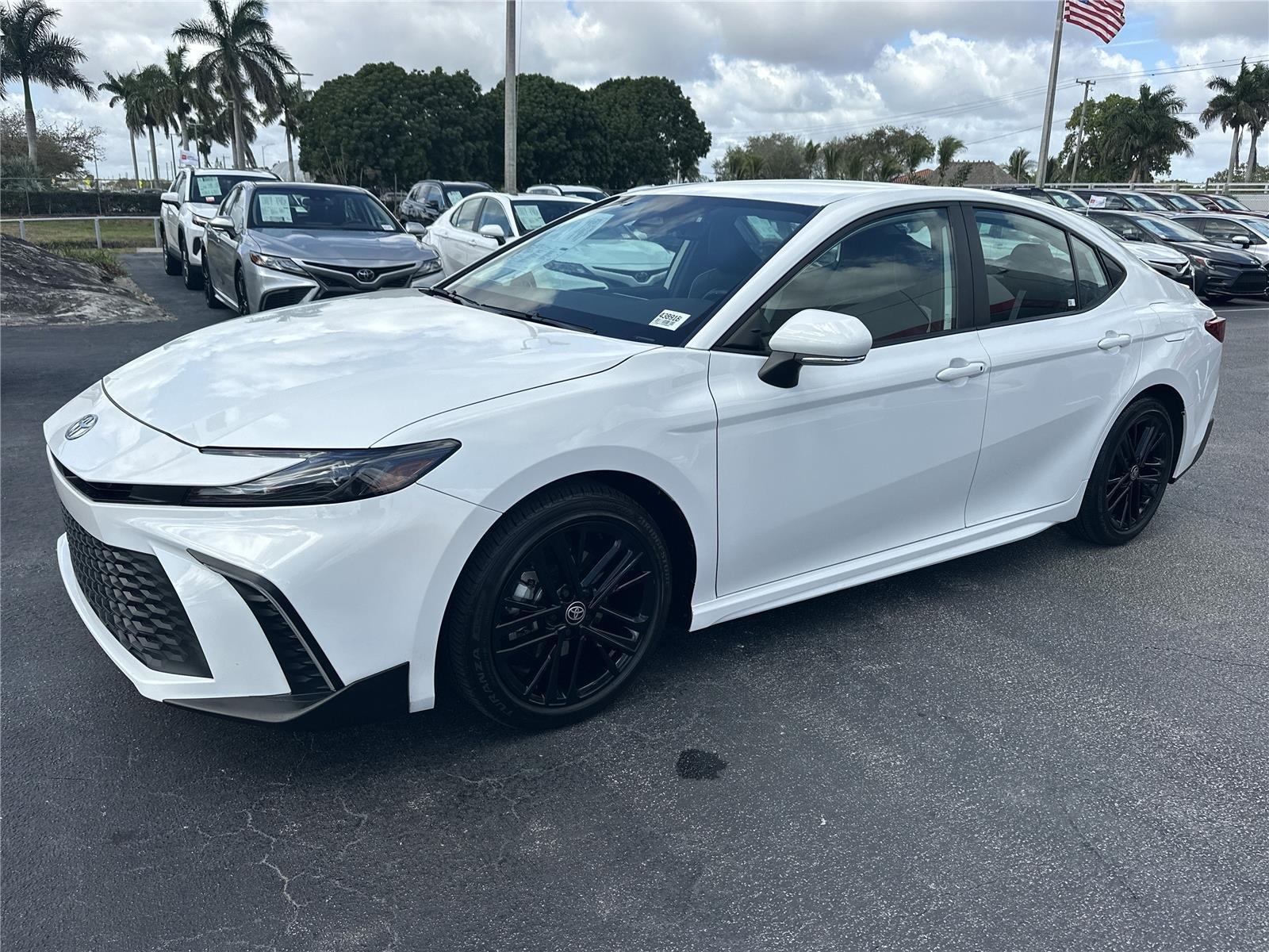 Toyota Camry - Thumbnail 2