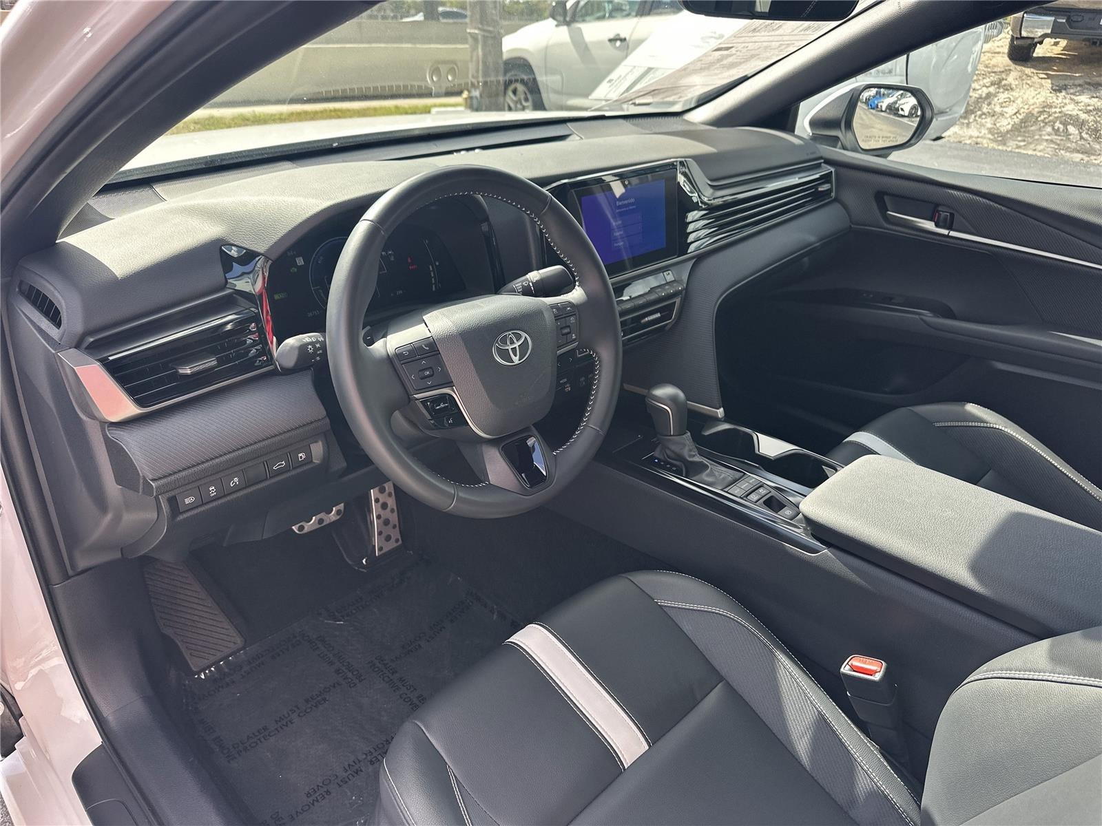 Toyota Camry - Thumbnail 10