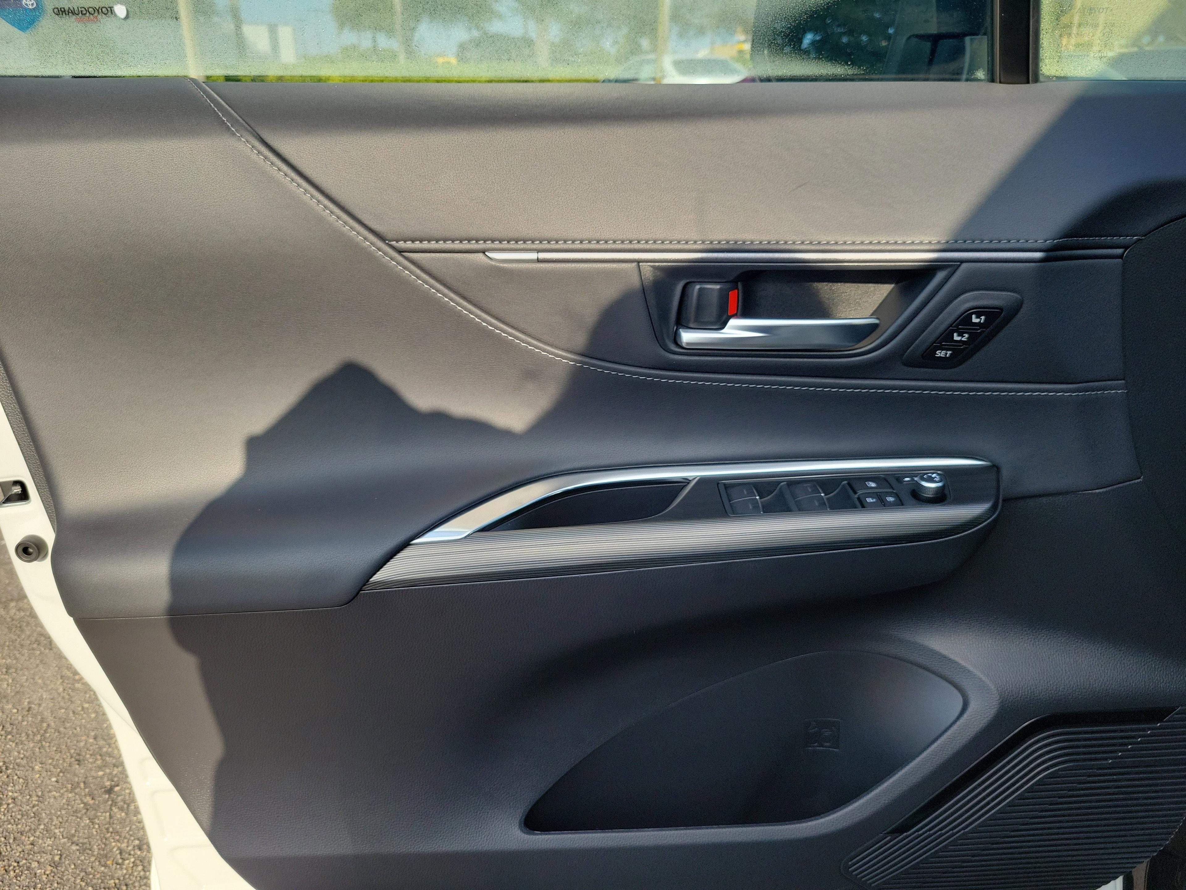 Toyota Venza Nightshade Awd - Thumbnail 13