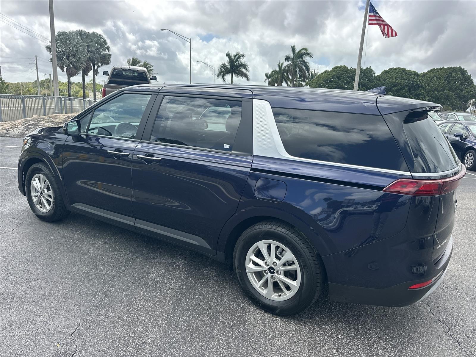 Kia Carnival Lx Front Wheel Drive - Thumbnail 8