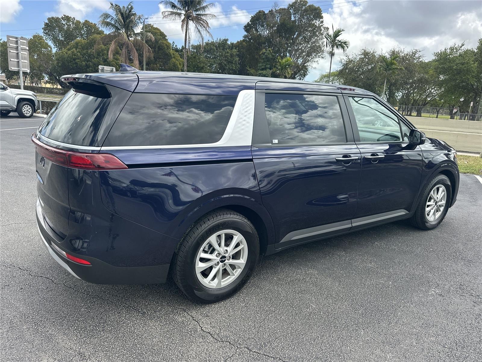 Kia Carnival Lx Front Wheel Drive - Thumbnail 6