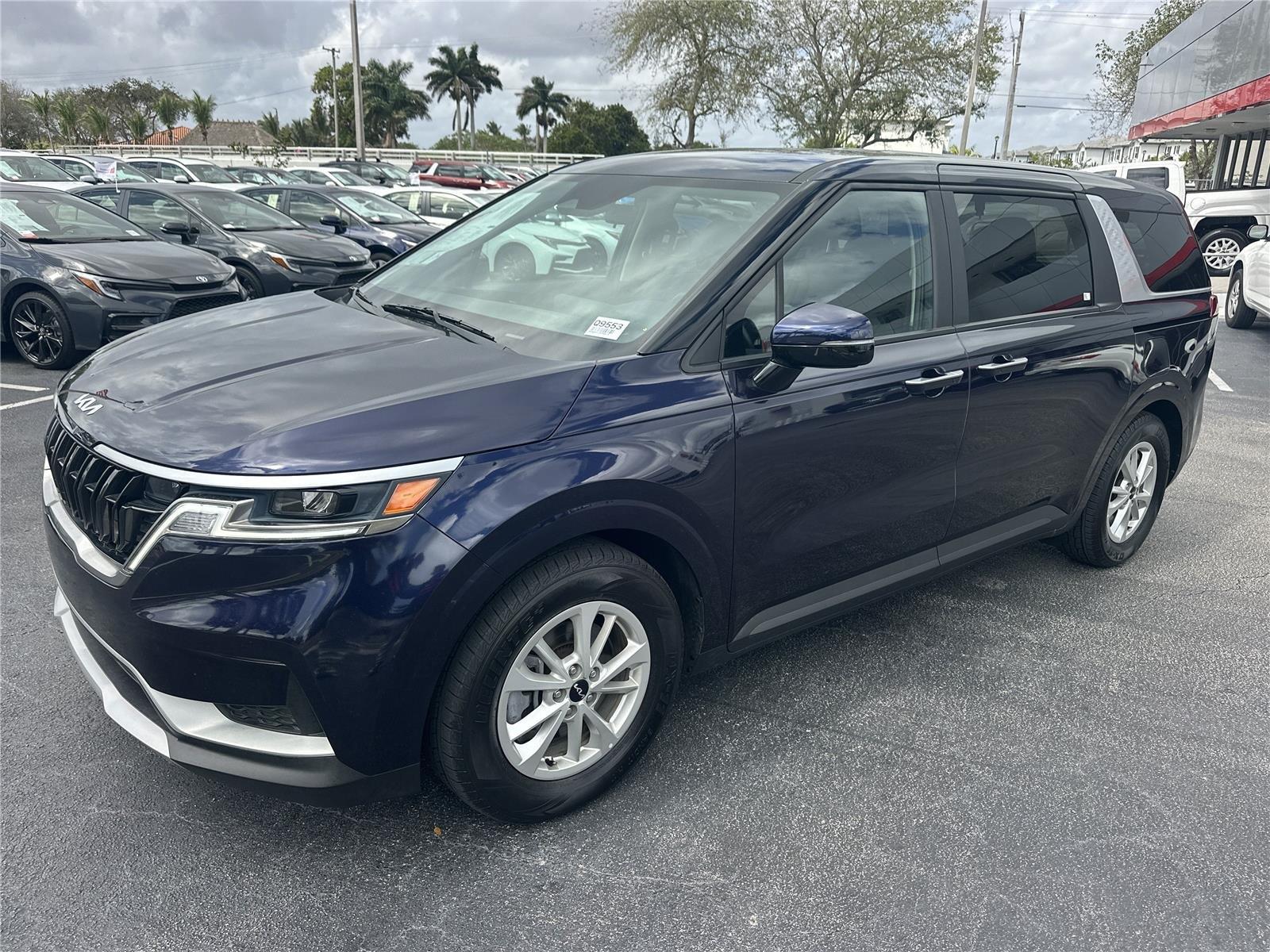 Kia Carnival Lx Front Wheel Drive - Thumbnail 2