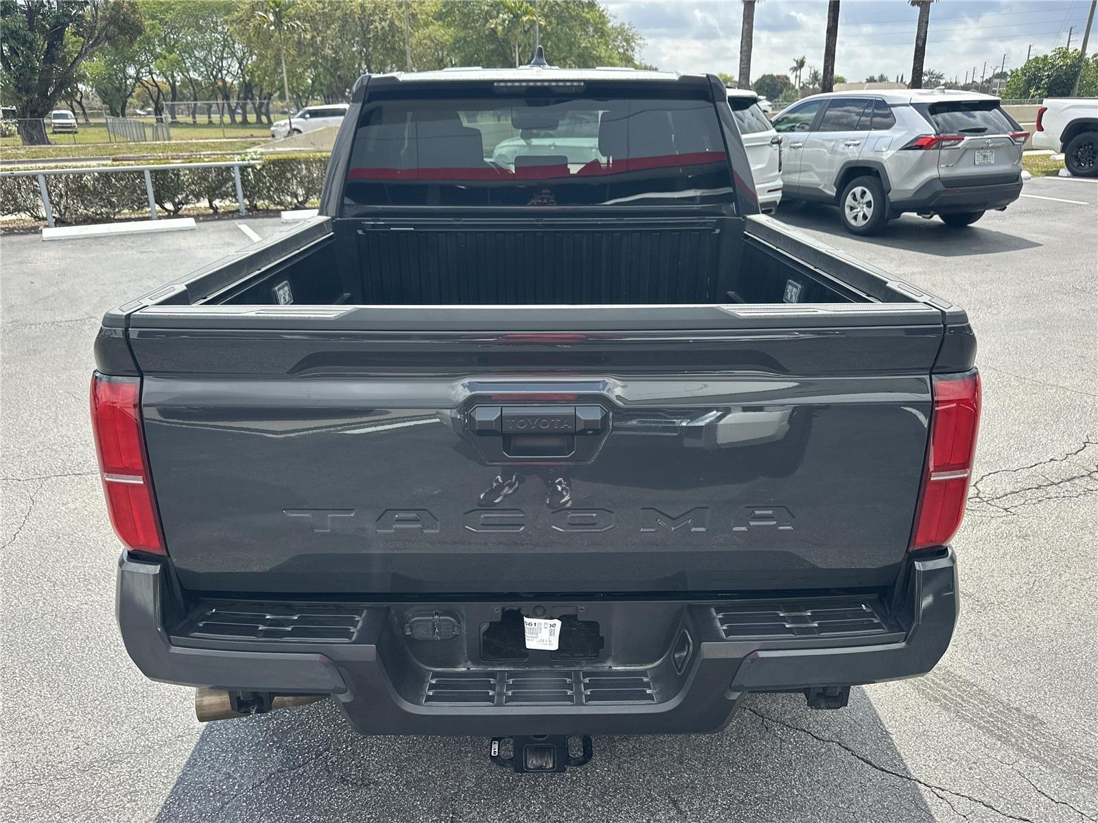 Toyota Tacoma - Thumbnail 7