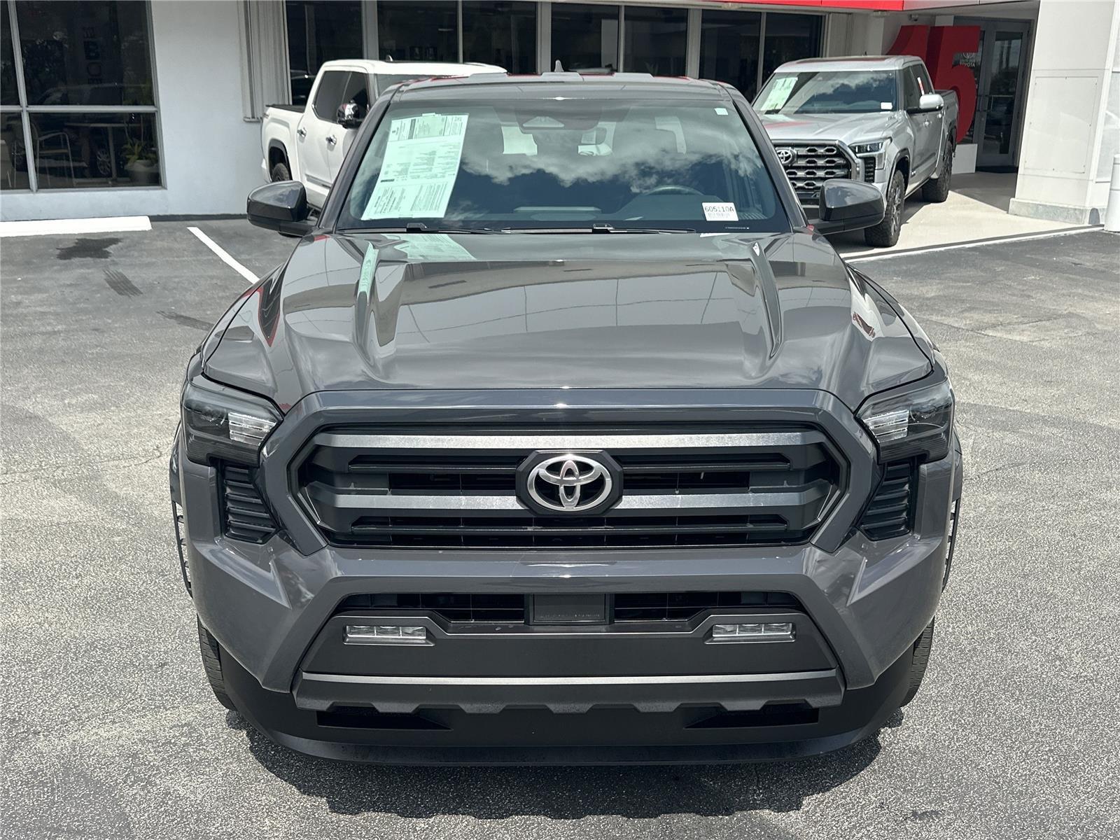 Toyota Tacoma - Thumbnail 3