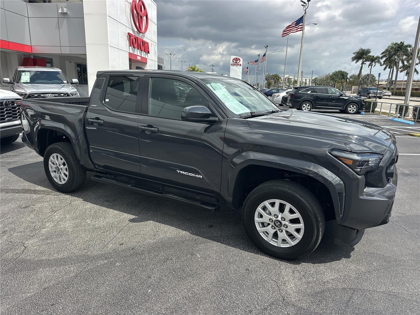 Toyota Tacoma - Thumbnail 4