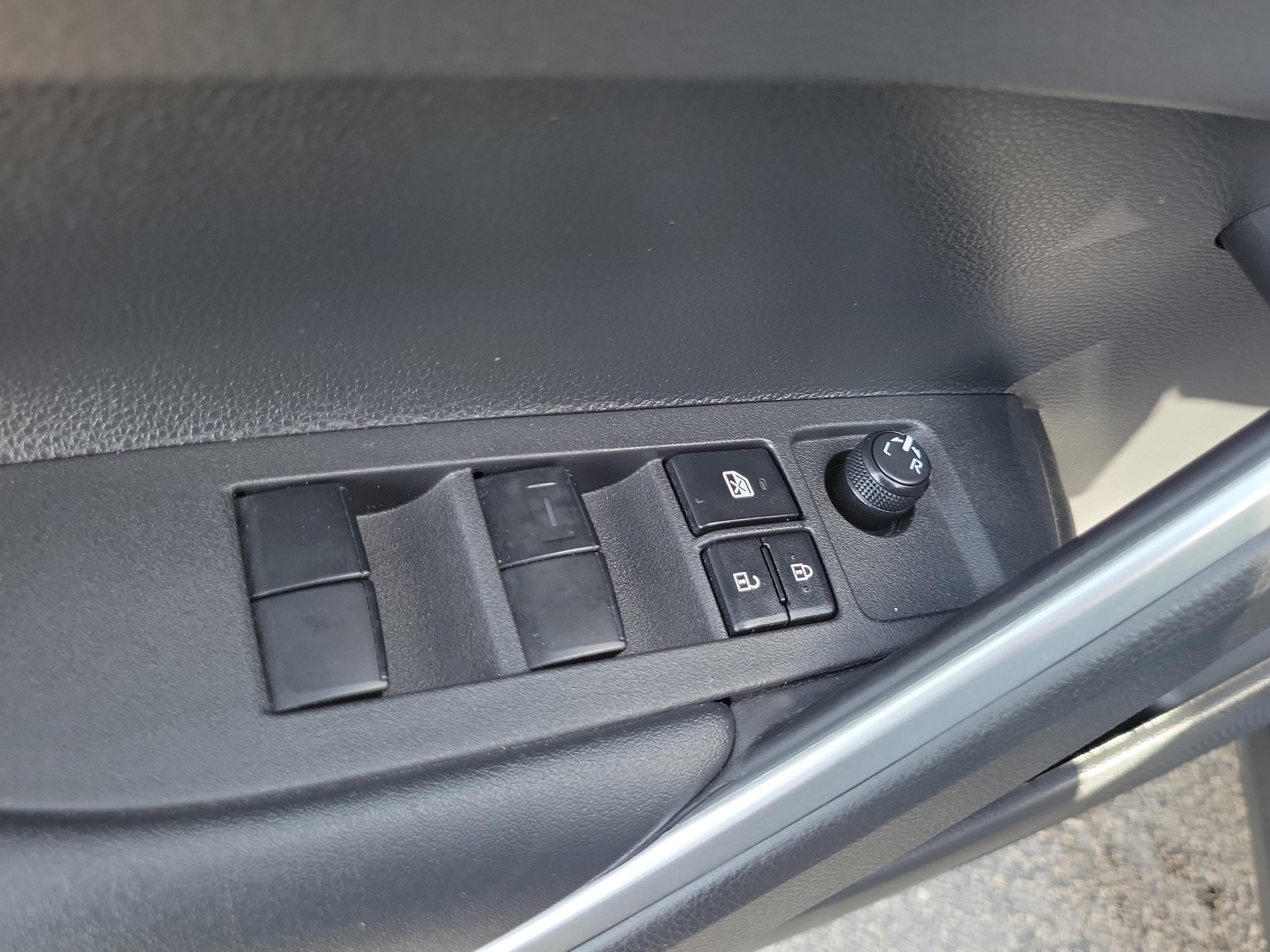 Toyota Corolla Cross Le Awd - Thumbnail 15