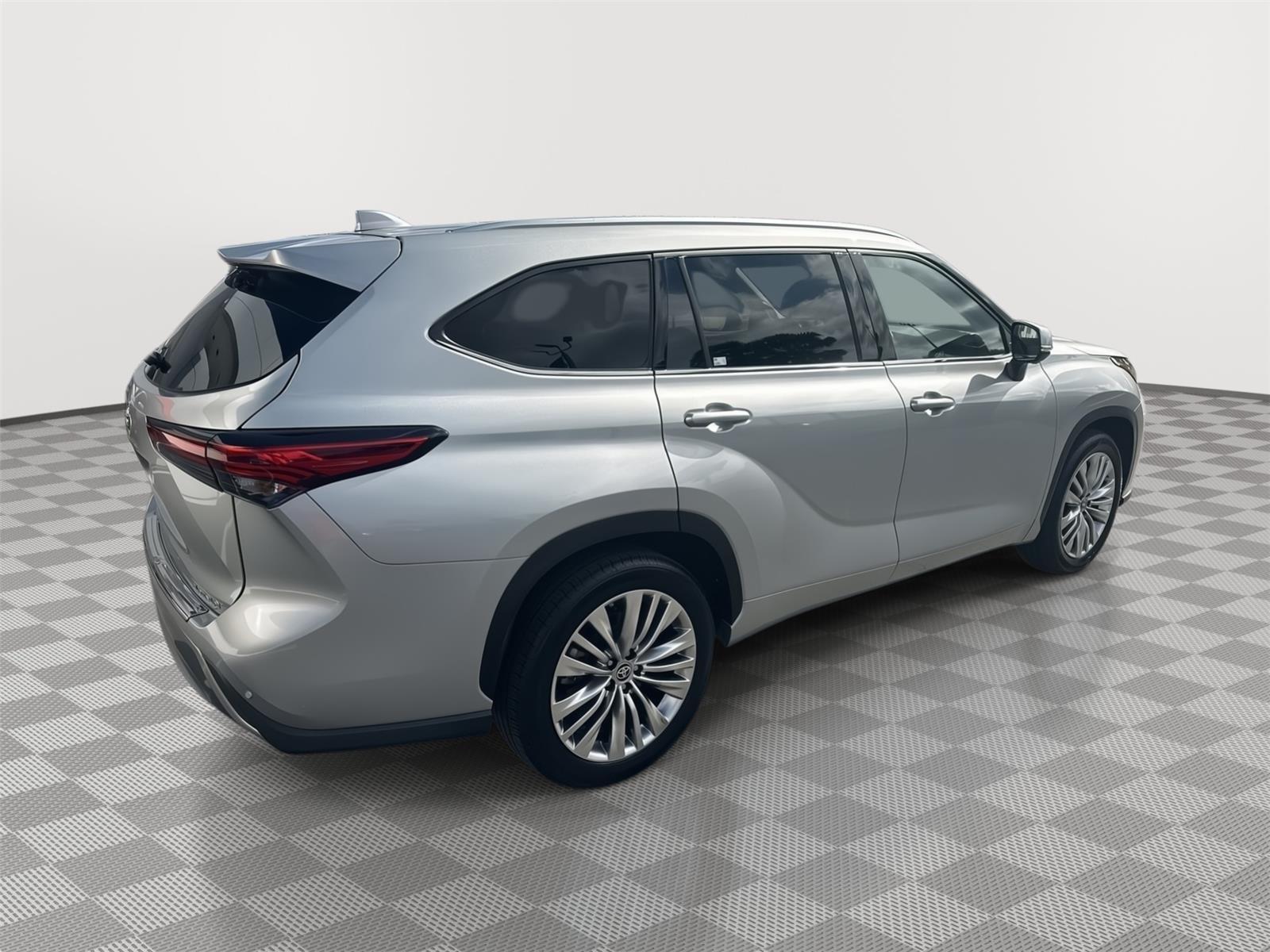 Toyota Highlander Platinum Front Wheel Drive - Thumbnail 6