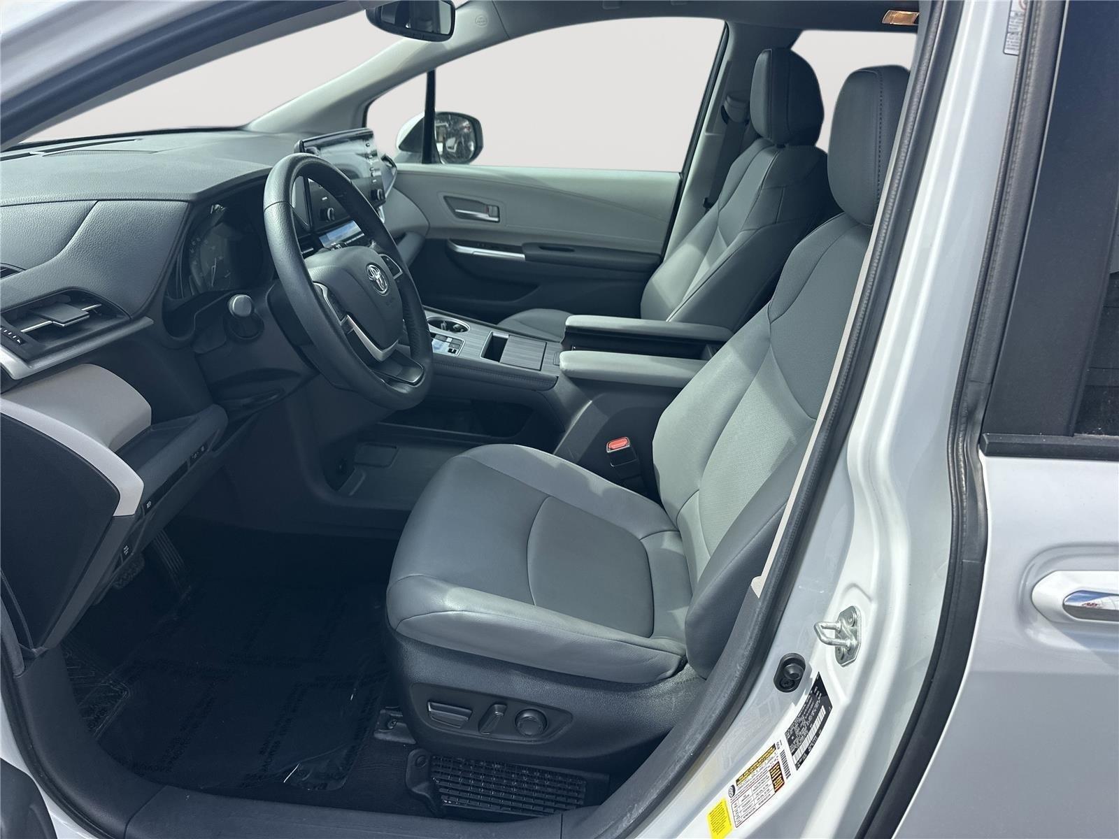 Toyota Sienna Xle Frontwheeldrive - Thumbnail 9